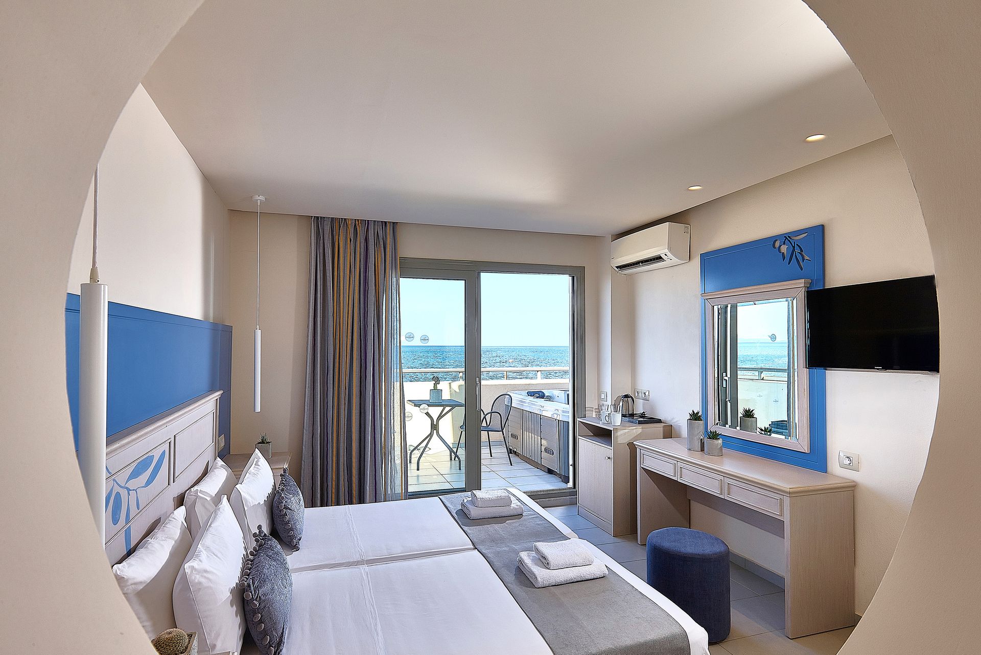 One Bedroom Suite Open Air Jacuzzi Sea View