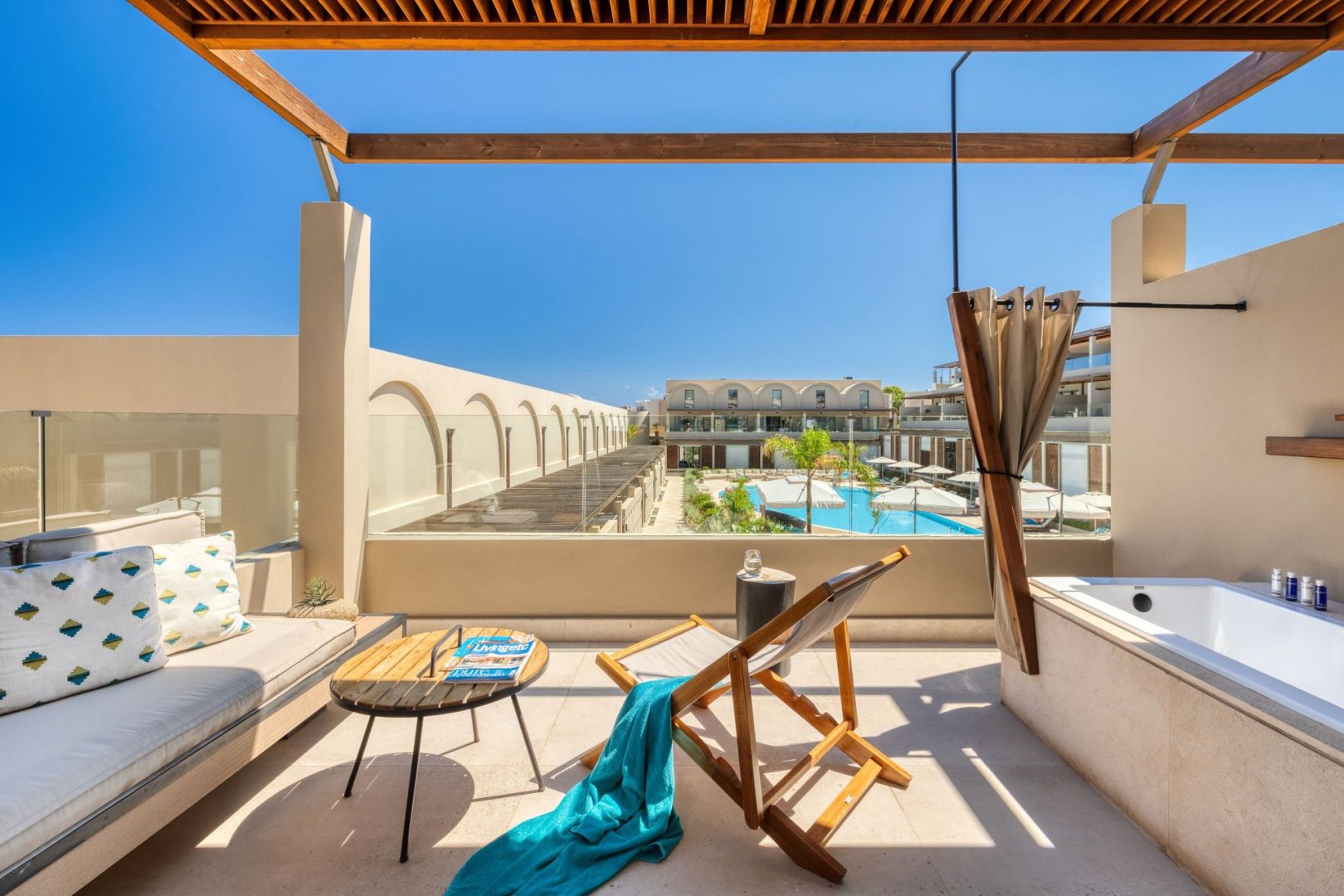 Wellness Loft Pool View with Outdoor Heated Jacuzzi