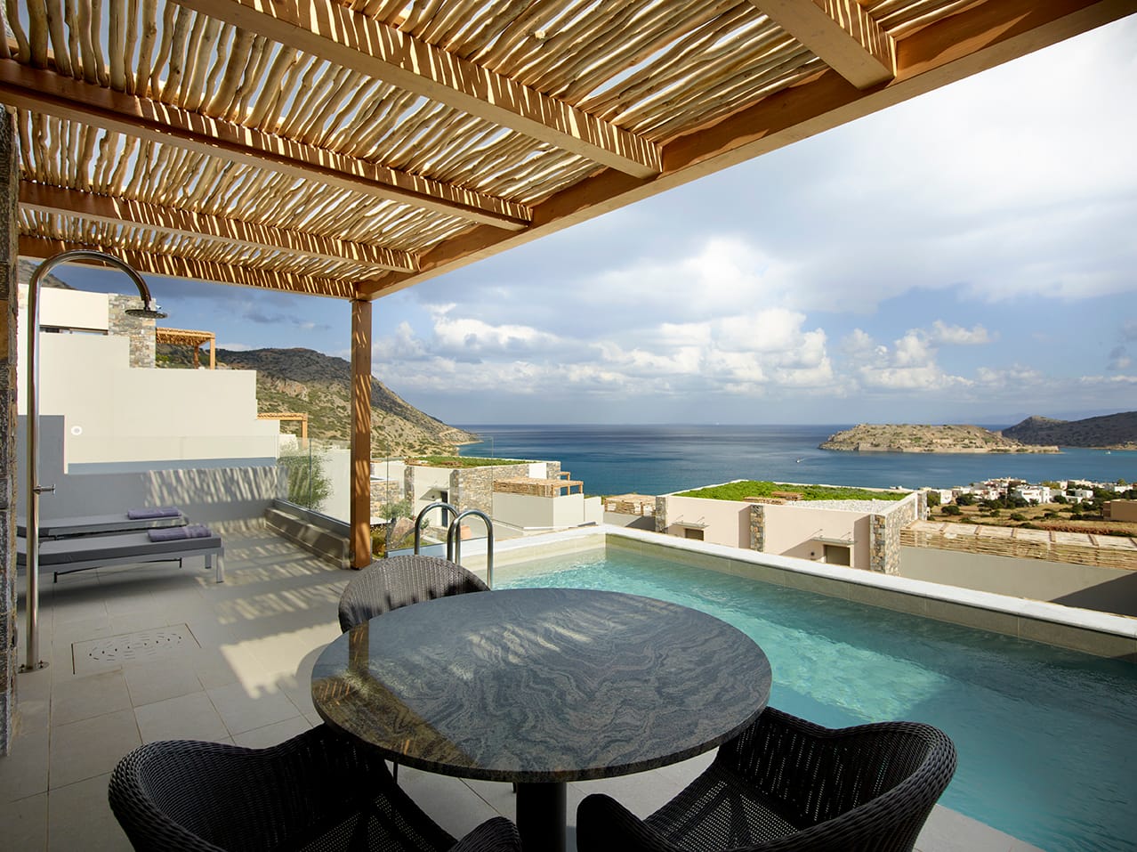 Family Duplex with Private Pool – Basement Level – Sea View