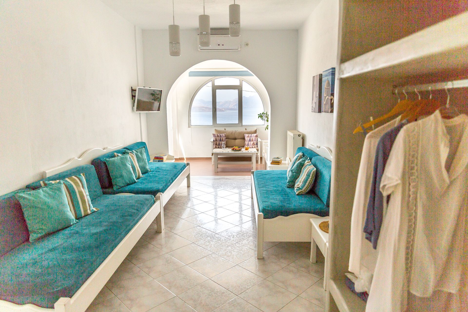 Traditional One-Bedroom Apartment with Caldera View