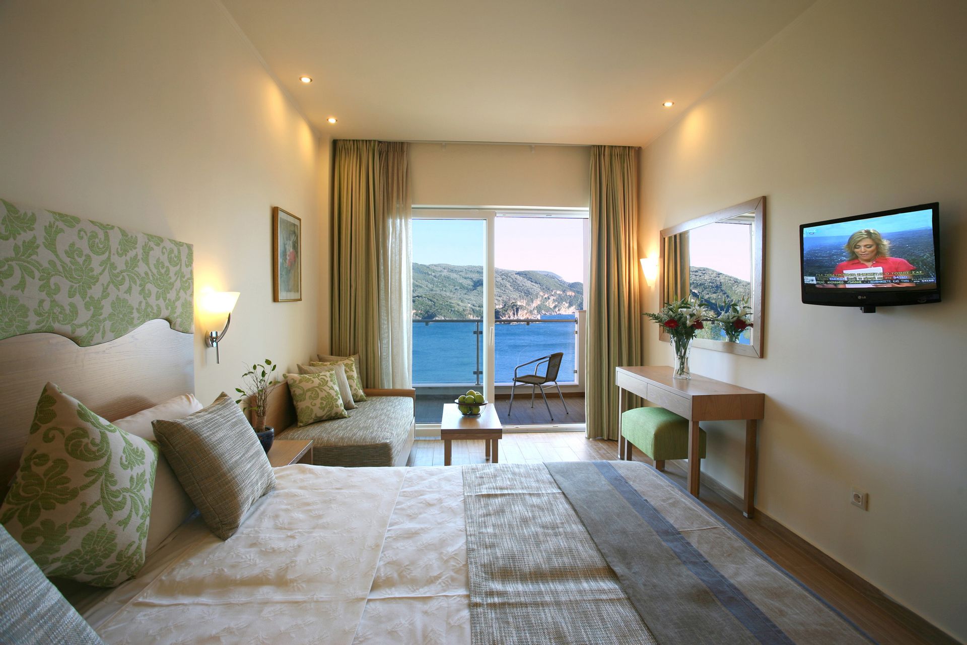 Superior East Side Open Sea View Room