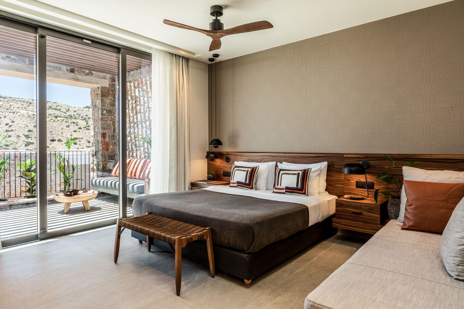 Core Open Plan Suite with outdoor Jacuzzi