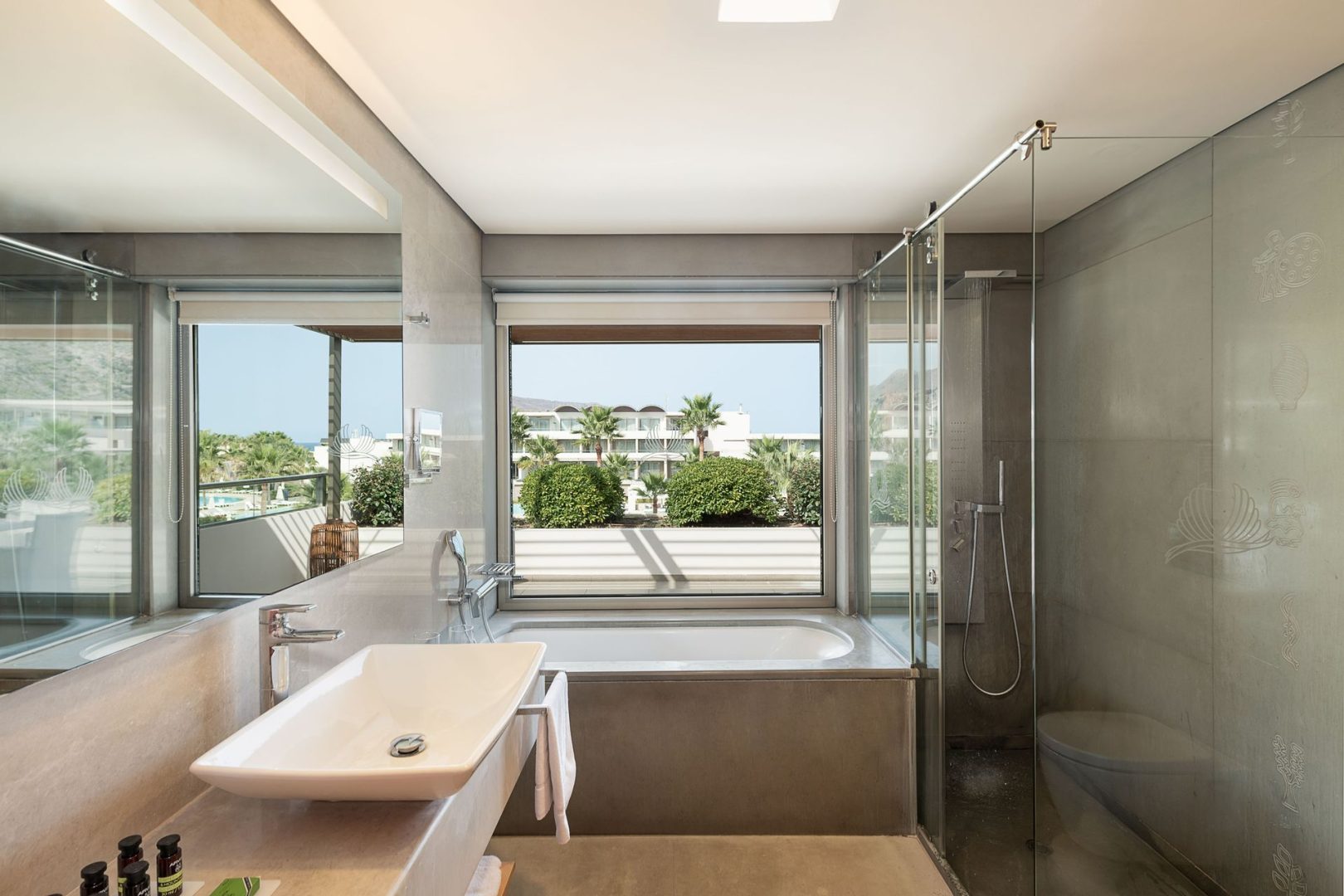 Avra Imperial Hotel - DLXSUI - 11