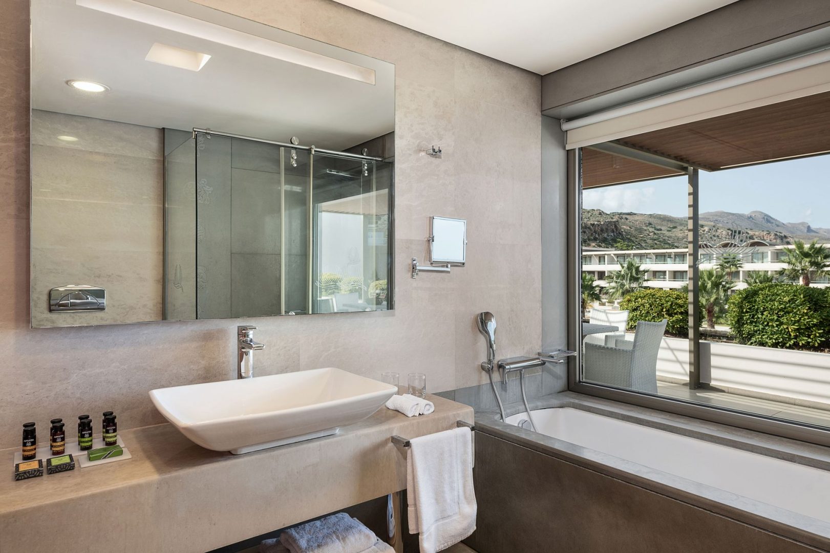 Avra Imperial Hotel - DLXSUI - 10