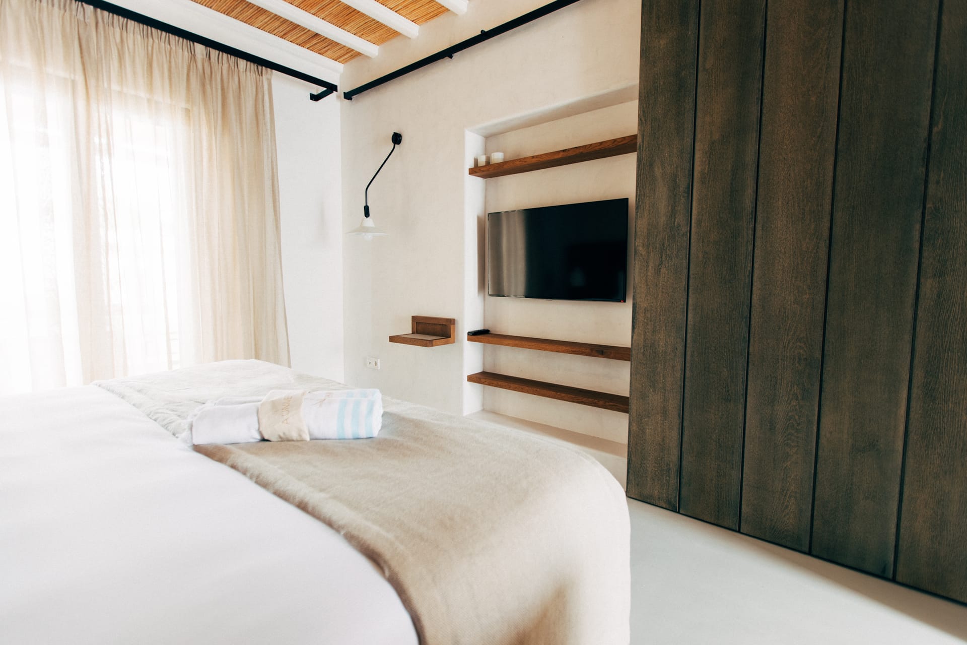 Deluxe Room Pool & Sea View
