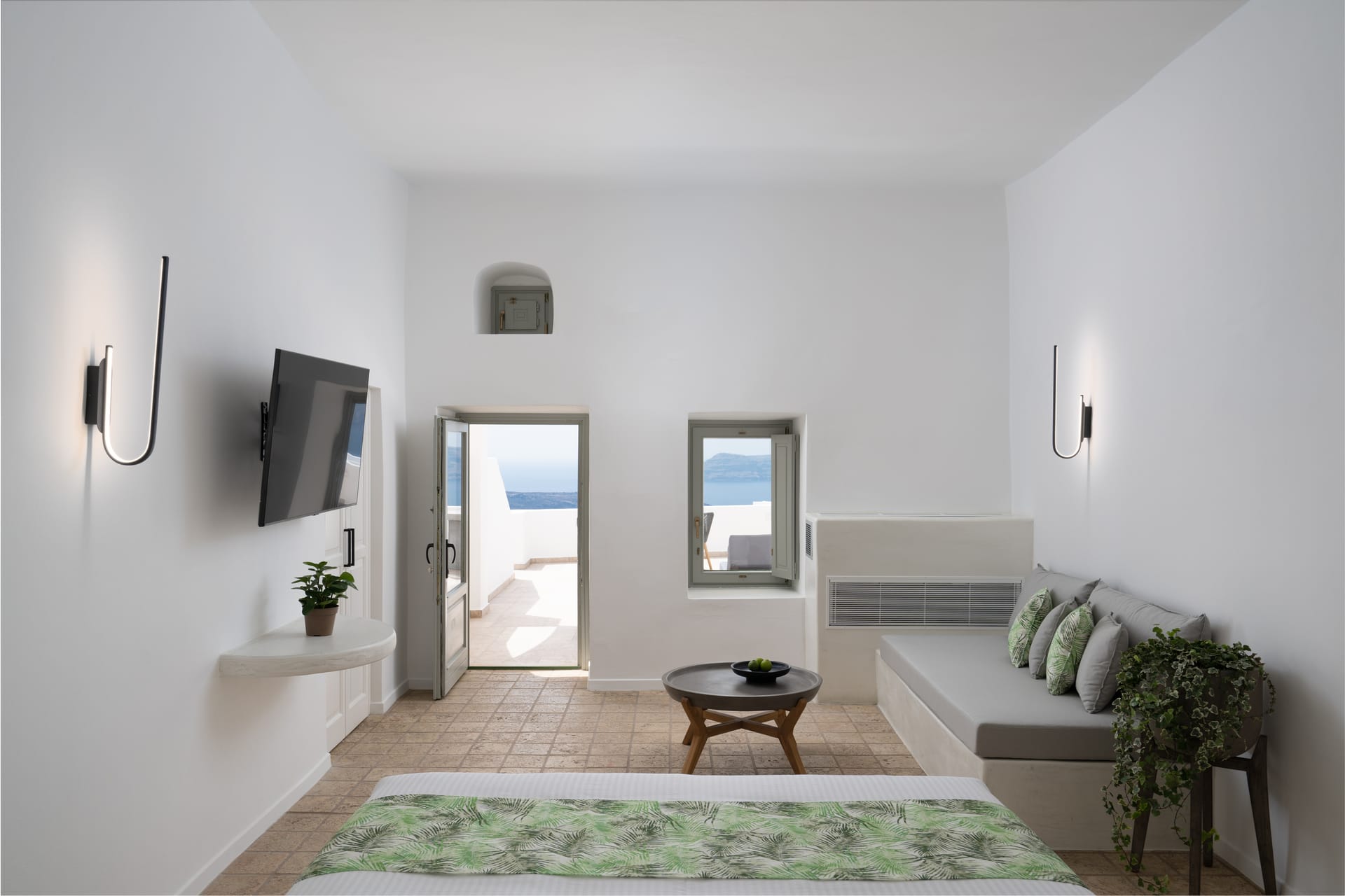 Εon Suite Outdoor Hot Tub