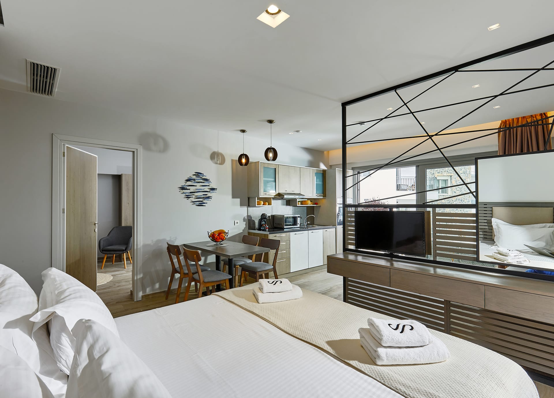Deluxe Open Plan Suite Pool View