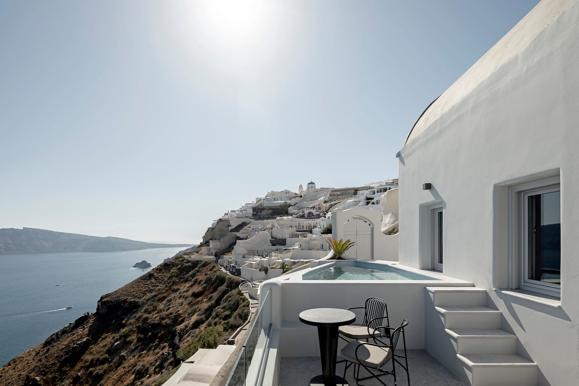 Master Suite with outdoor plunge pool and sea view