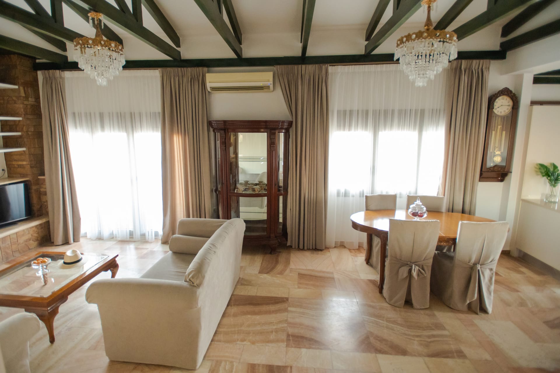 Luxury 3 Bedroom Suite with pool view/Fedra