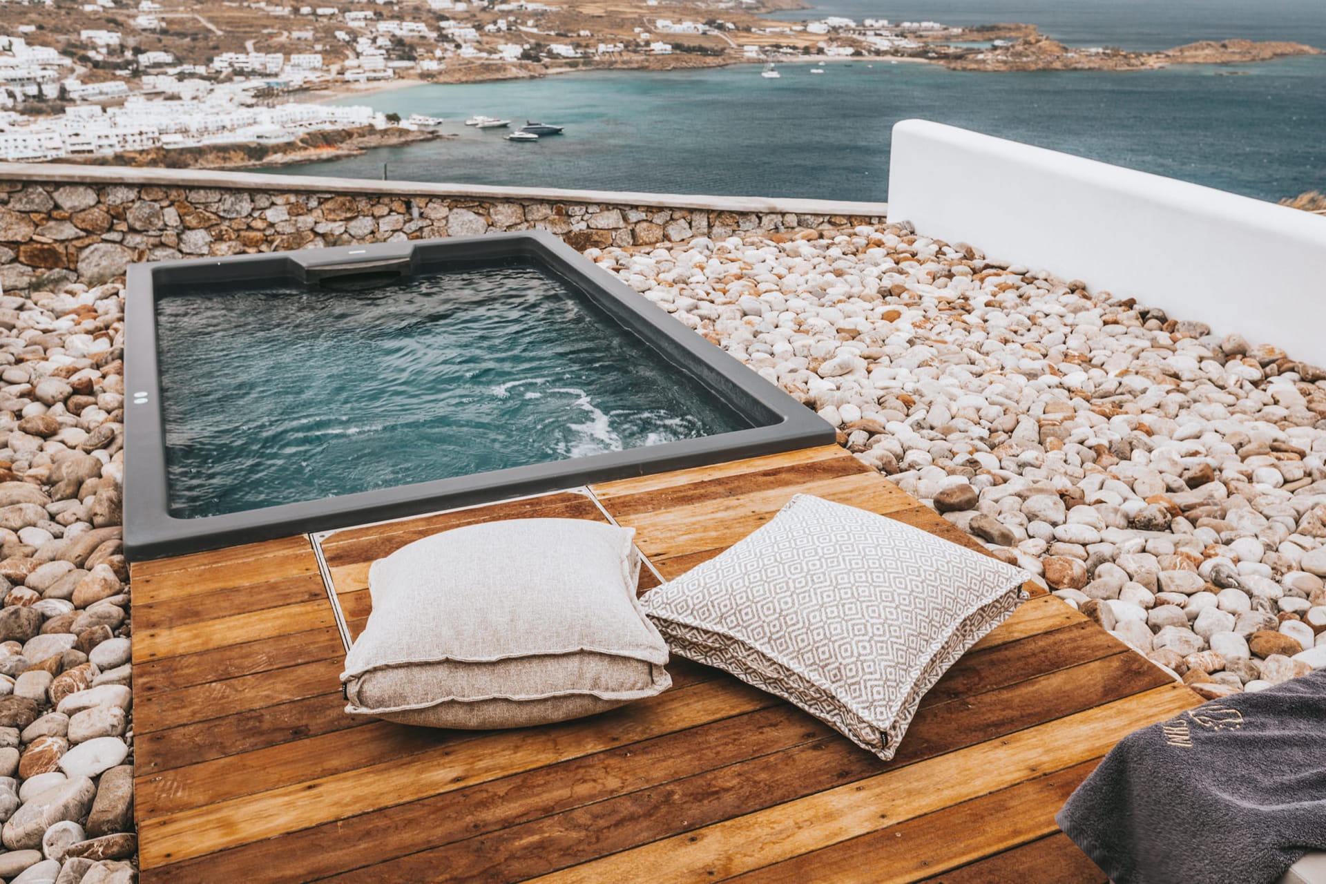 Deluxe Suite Jacuzzi