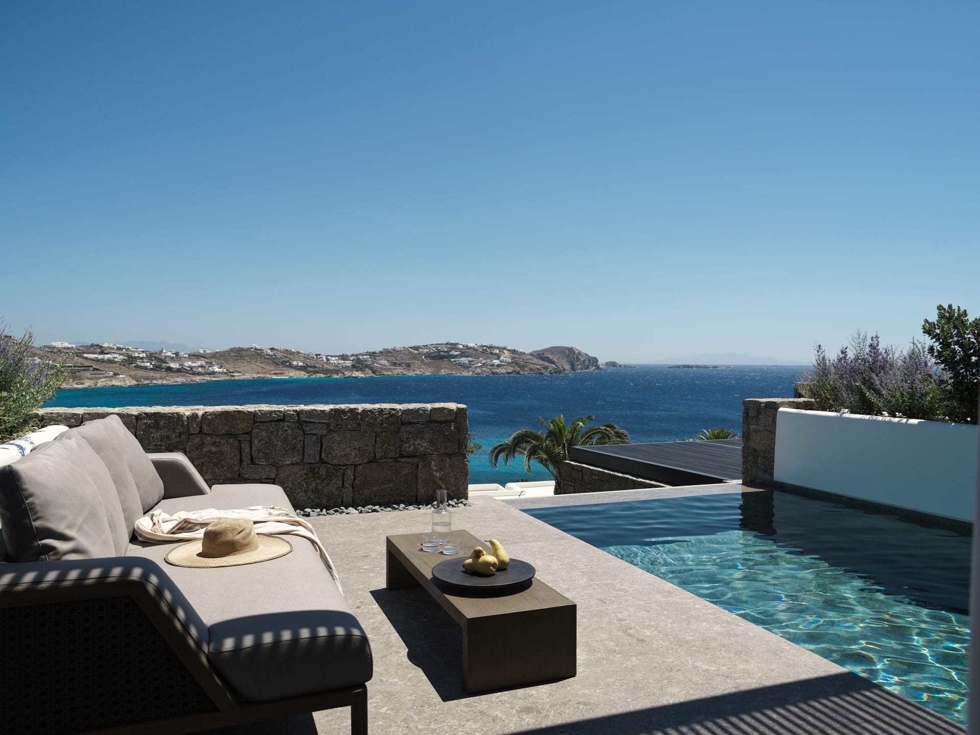 Premium Suite with Sea View & Private Heated Pool – 45m²