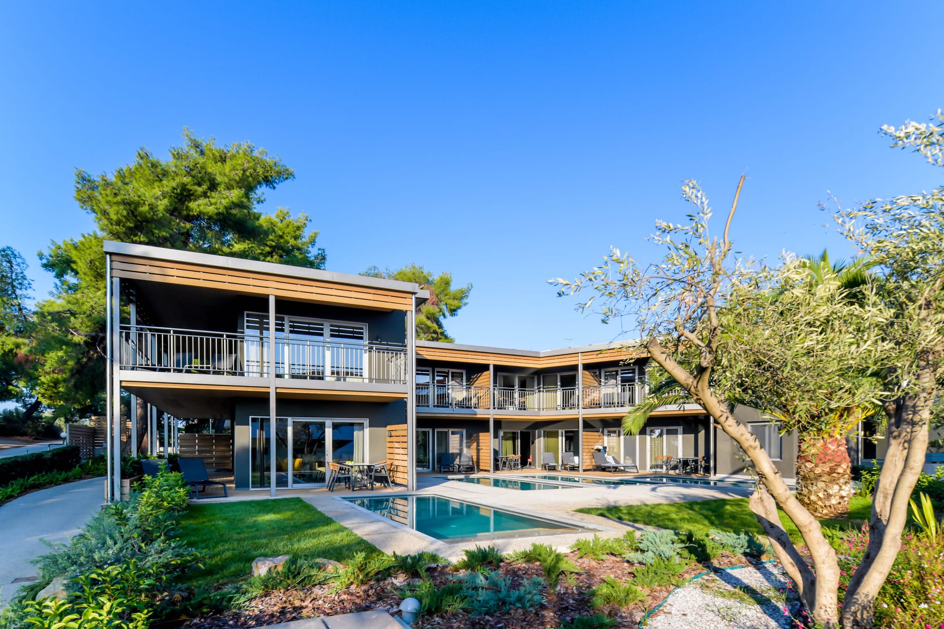 Family Suite Private Pool – Pool View