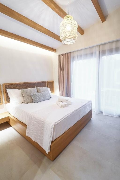 Suite with Side Sea View – (32m2)