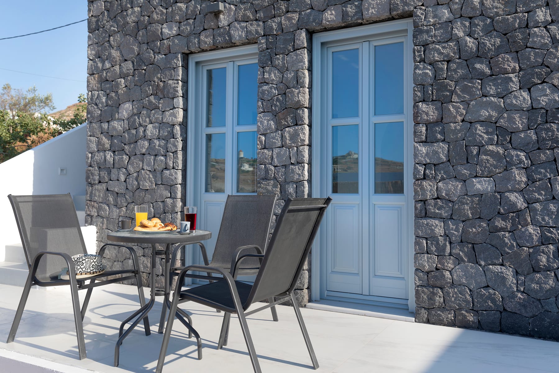 Blackstone Luxury Suites - DELUXE - 2