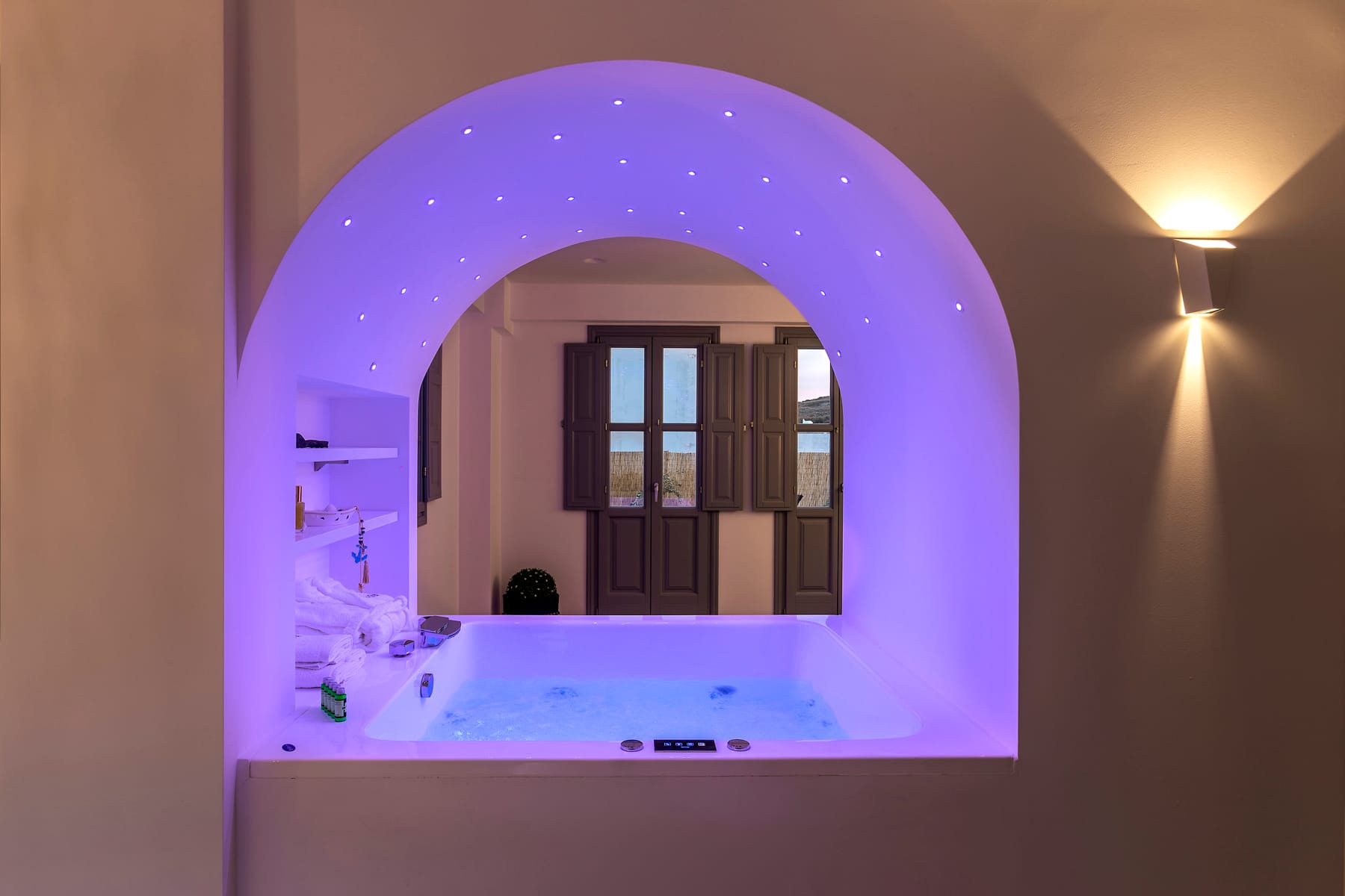 Blackstone Luxury Suites - DELUXE - 3