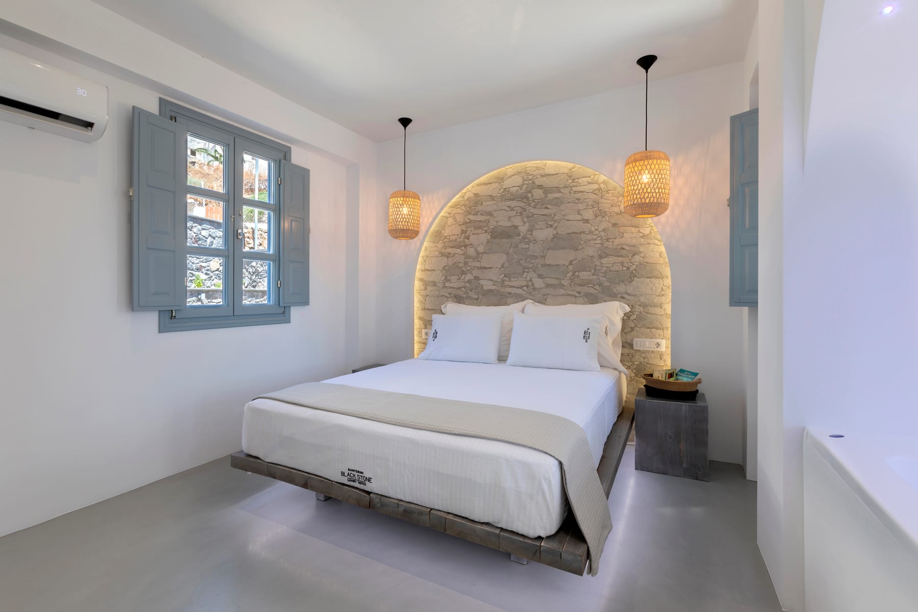 Blackstone Luxury Suites - DELUXE - 4