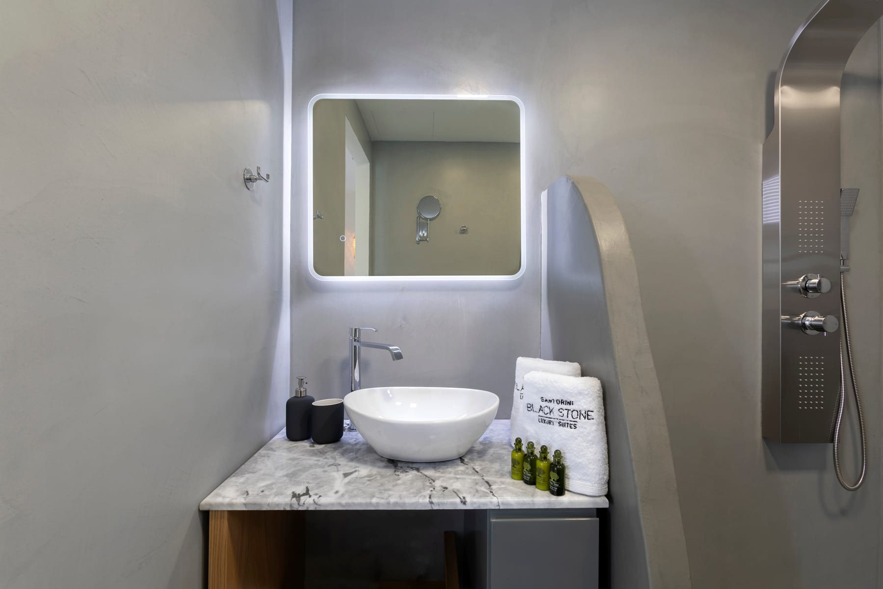 Blackstone Luxury Suites - DELUXE - 7