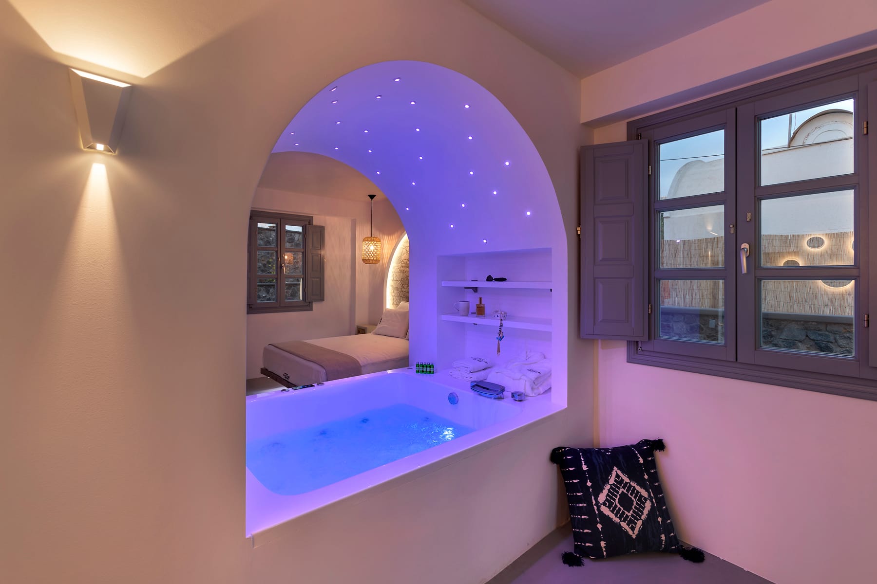 Blackstone Luxury Suites - DELUXE - 10