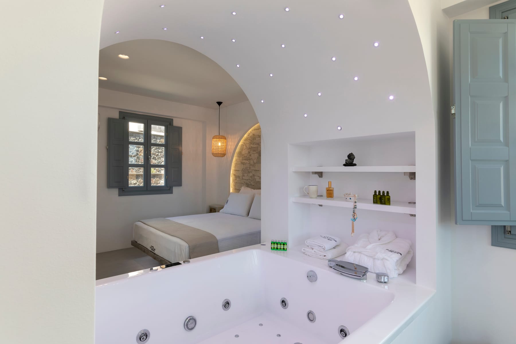Blackstone Luxury Suites - DELUXE - 11