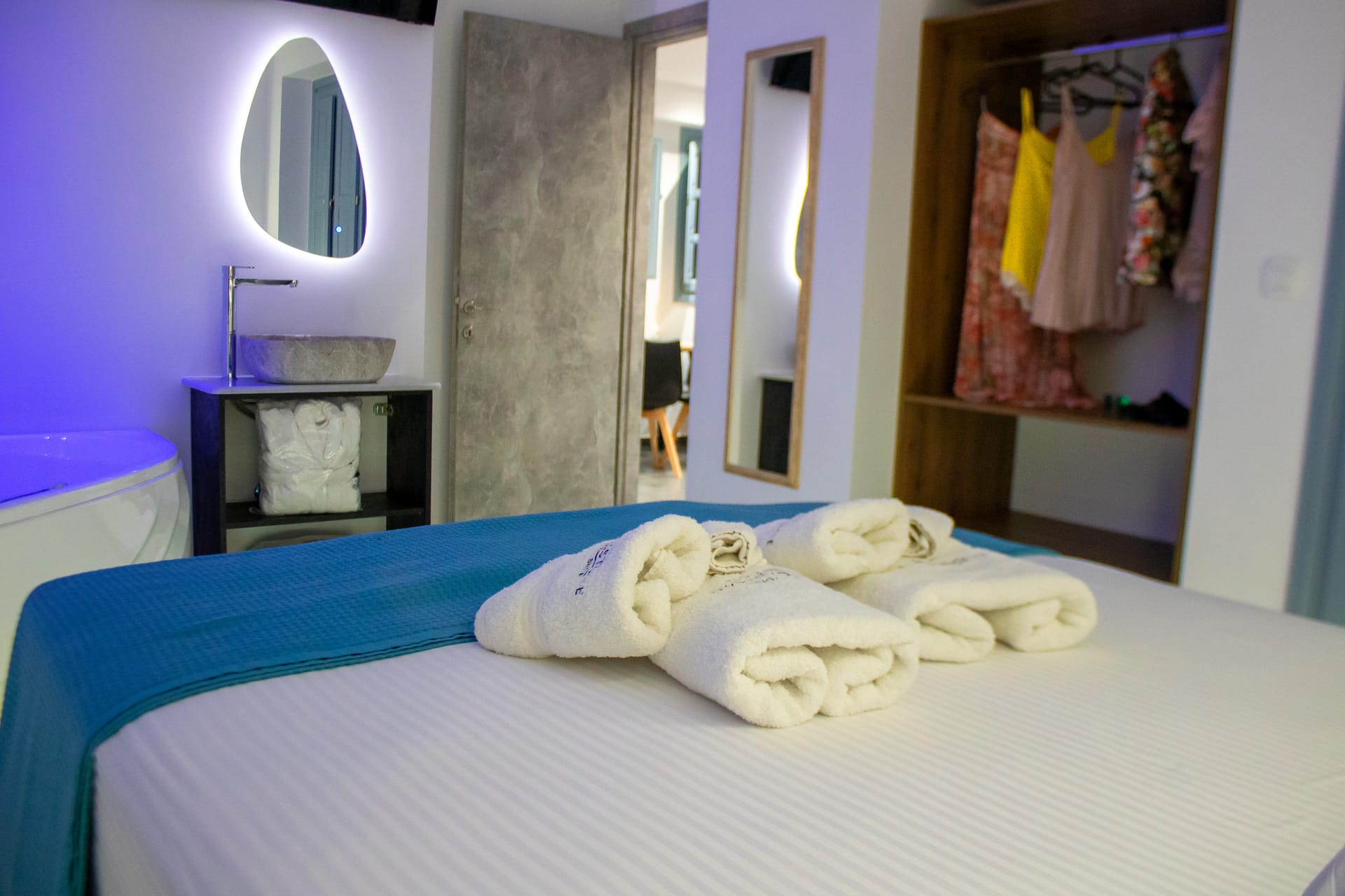 Blackstone Luxury Suites - SUPER - 3