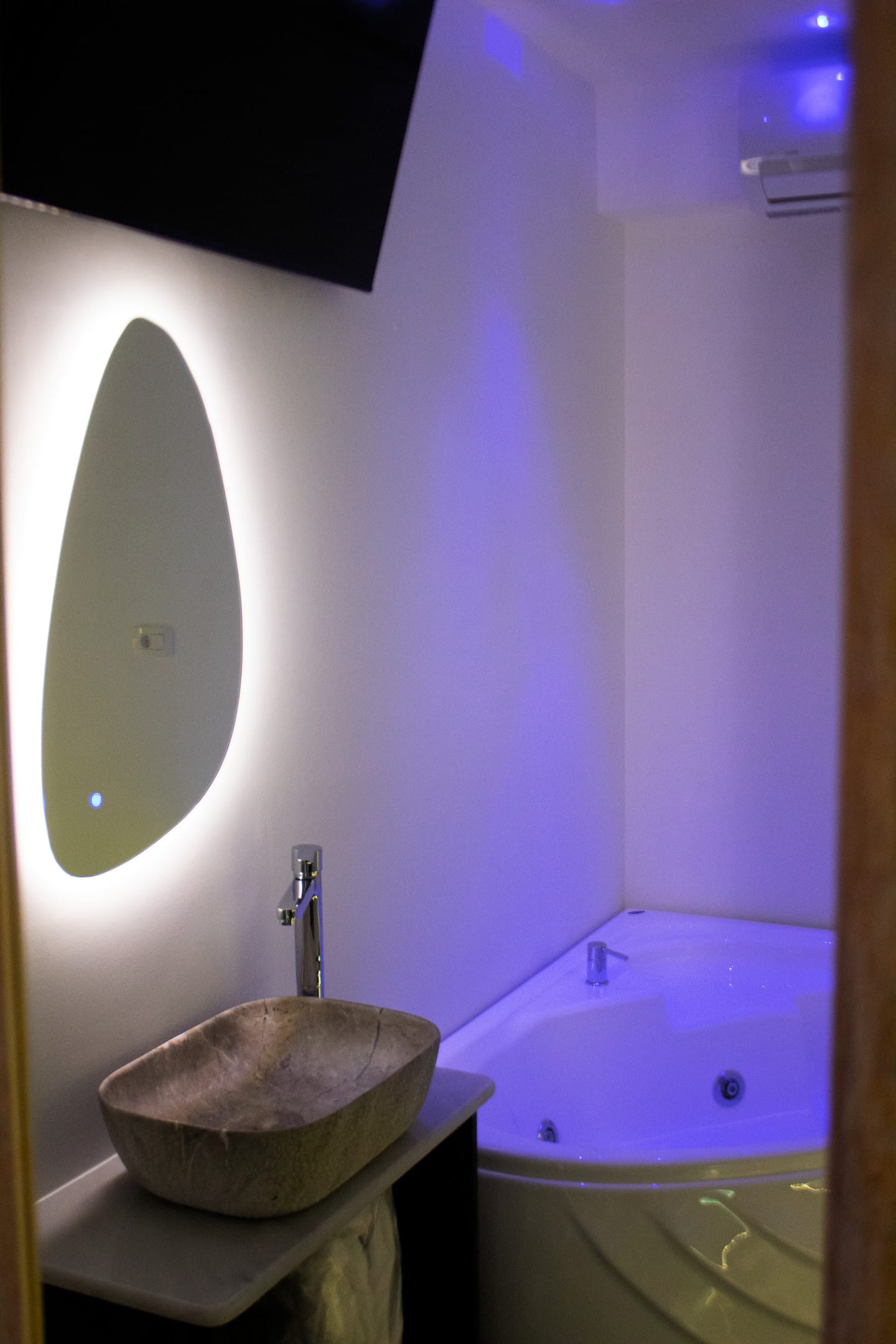 Blackstone Luxury Suites - SUPER - 6