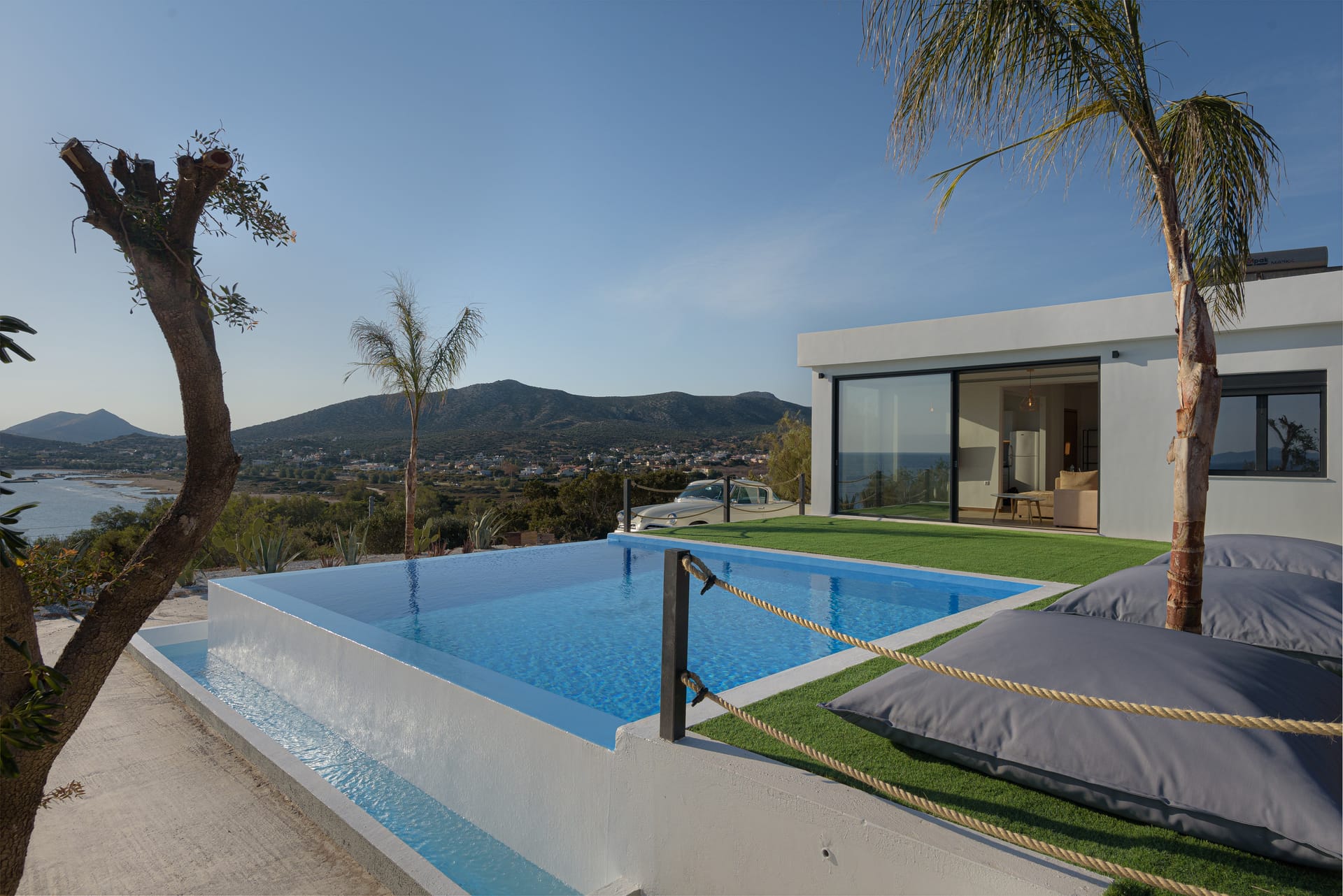 Sounio Black Villa |  Legrena | Sounio