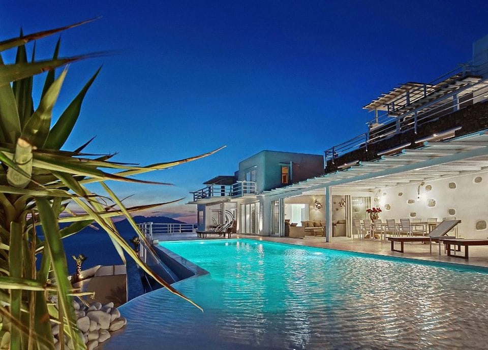 8 Bedroom | Villa Myrto