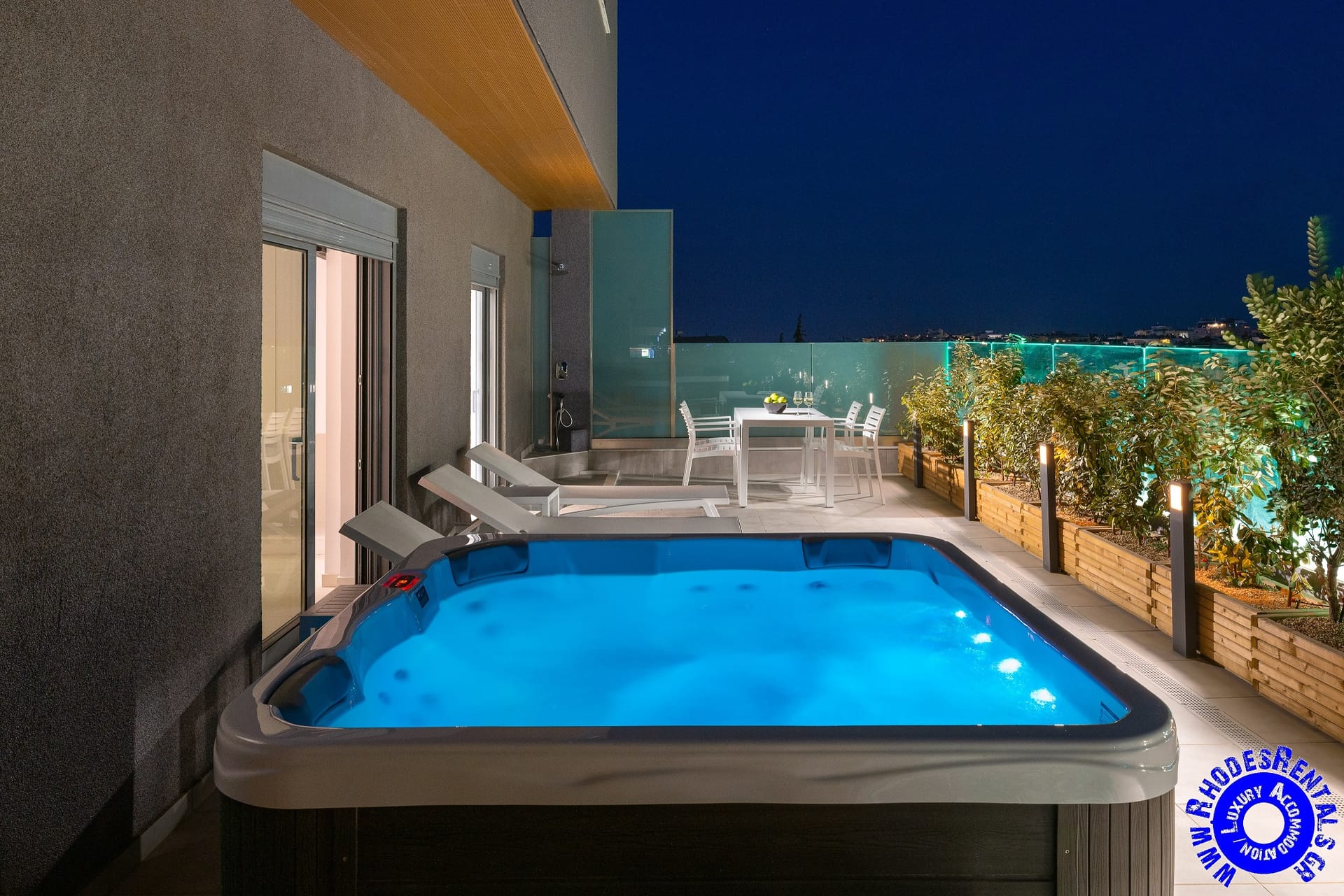 1 Bedroom Suite with Jacuzzi and Sea View