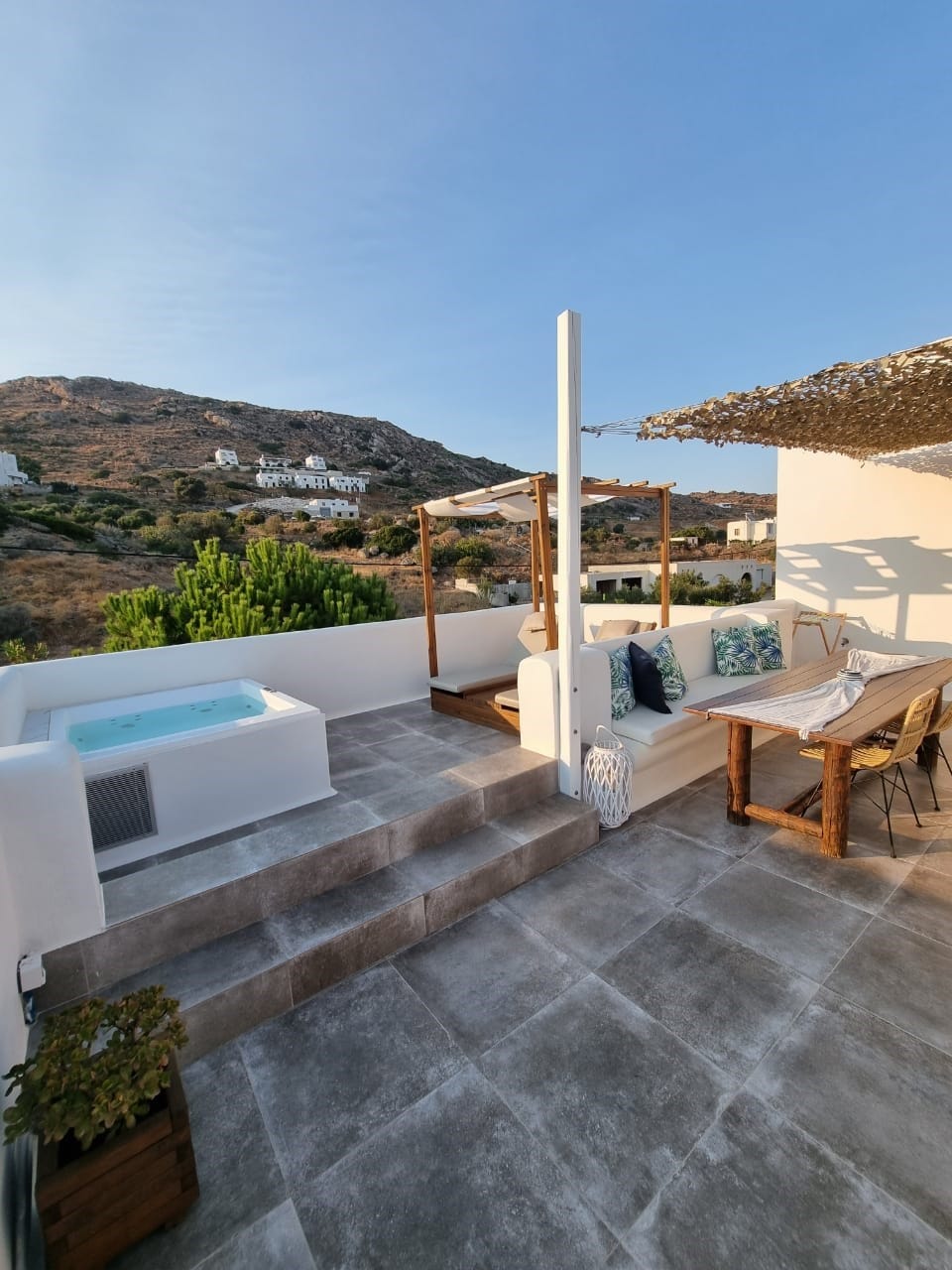 Smirida Suite – Private Outdoor Terrace  with Hot Tub