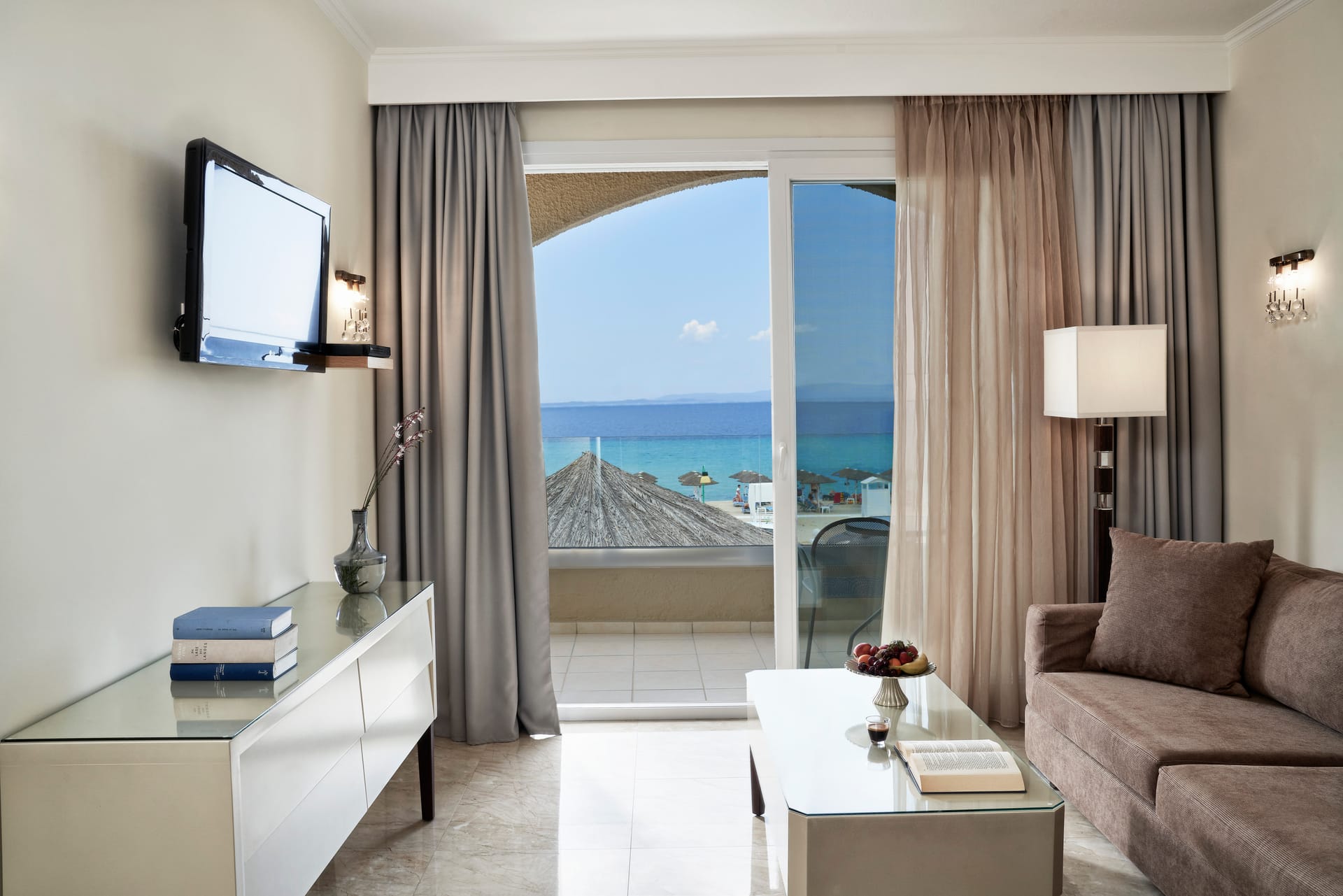 One-Bedroom Suite Sea View