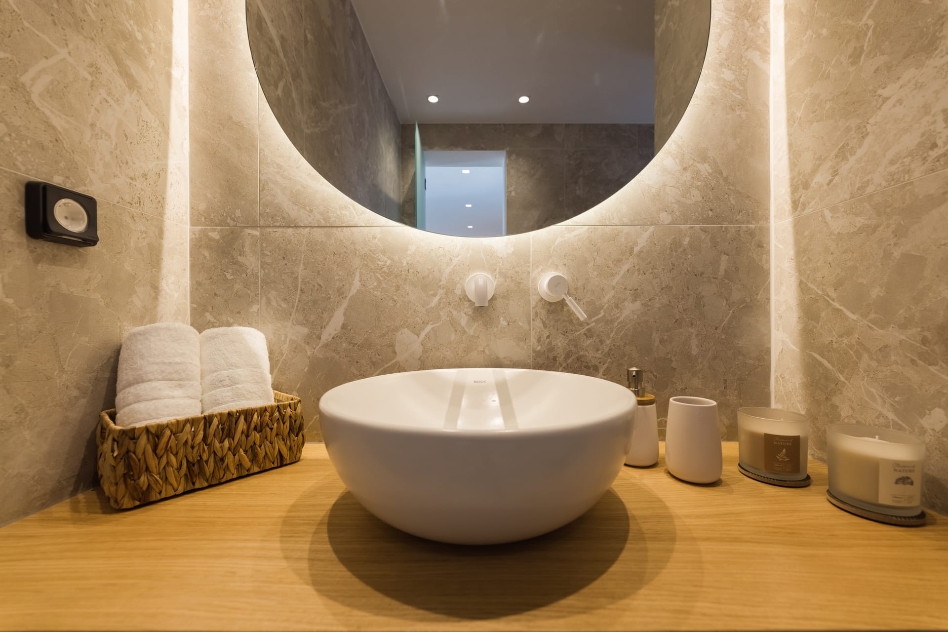 Milestones Naxos - TWOBDR - 8