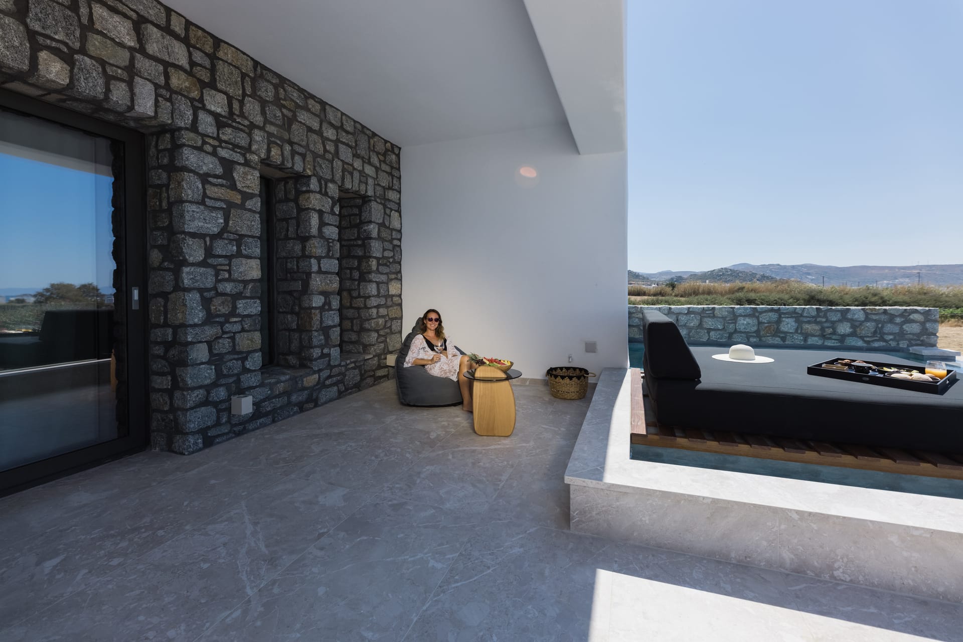 Milestones Naxos - TWOBDR - 9