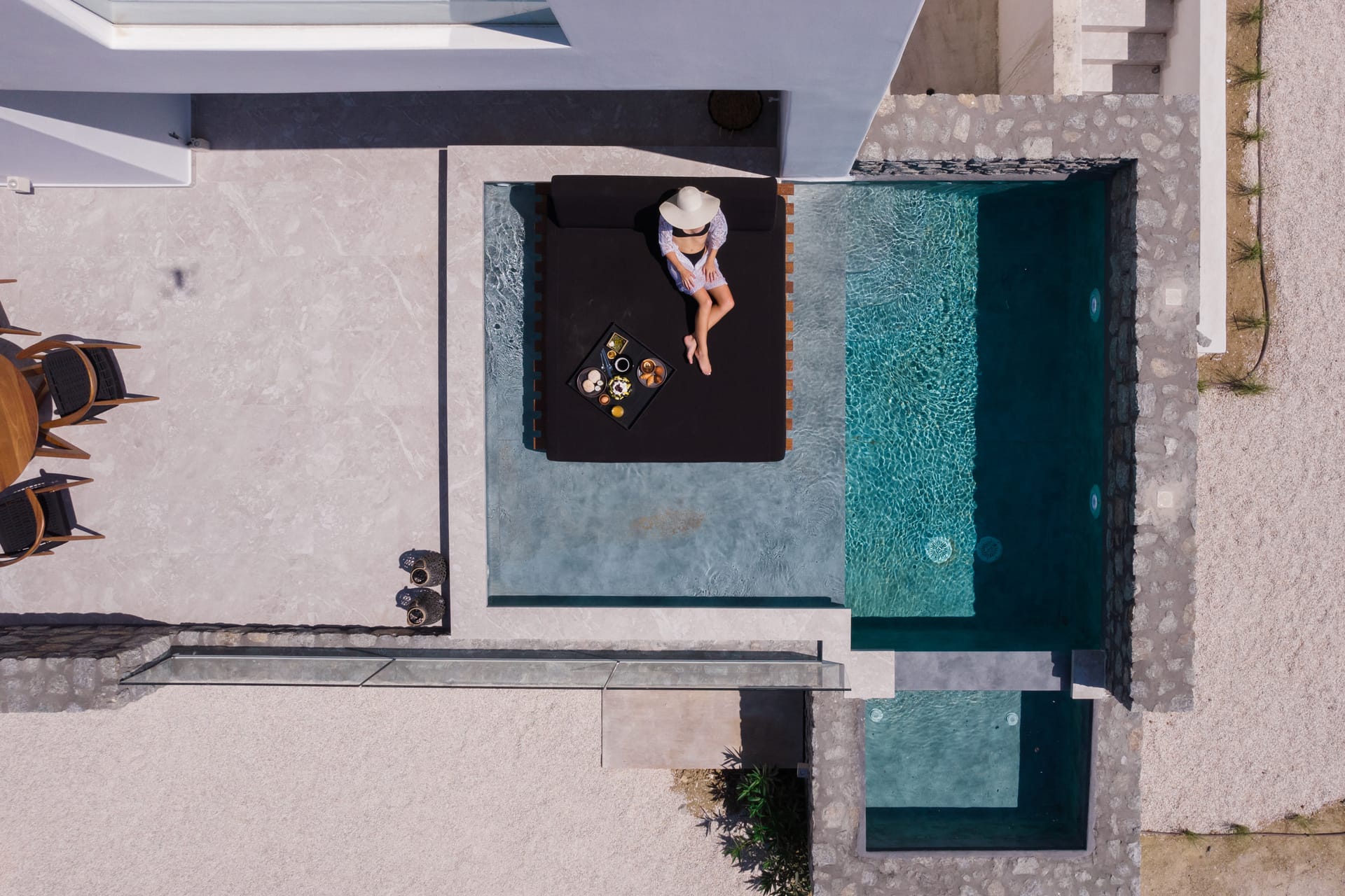 Milestones Naxos - TWOBDR - 15