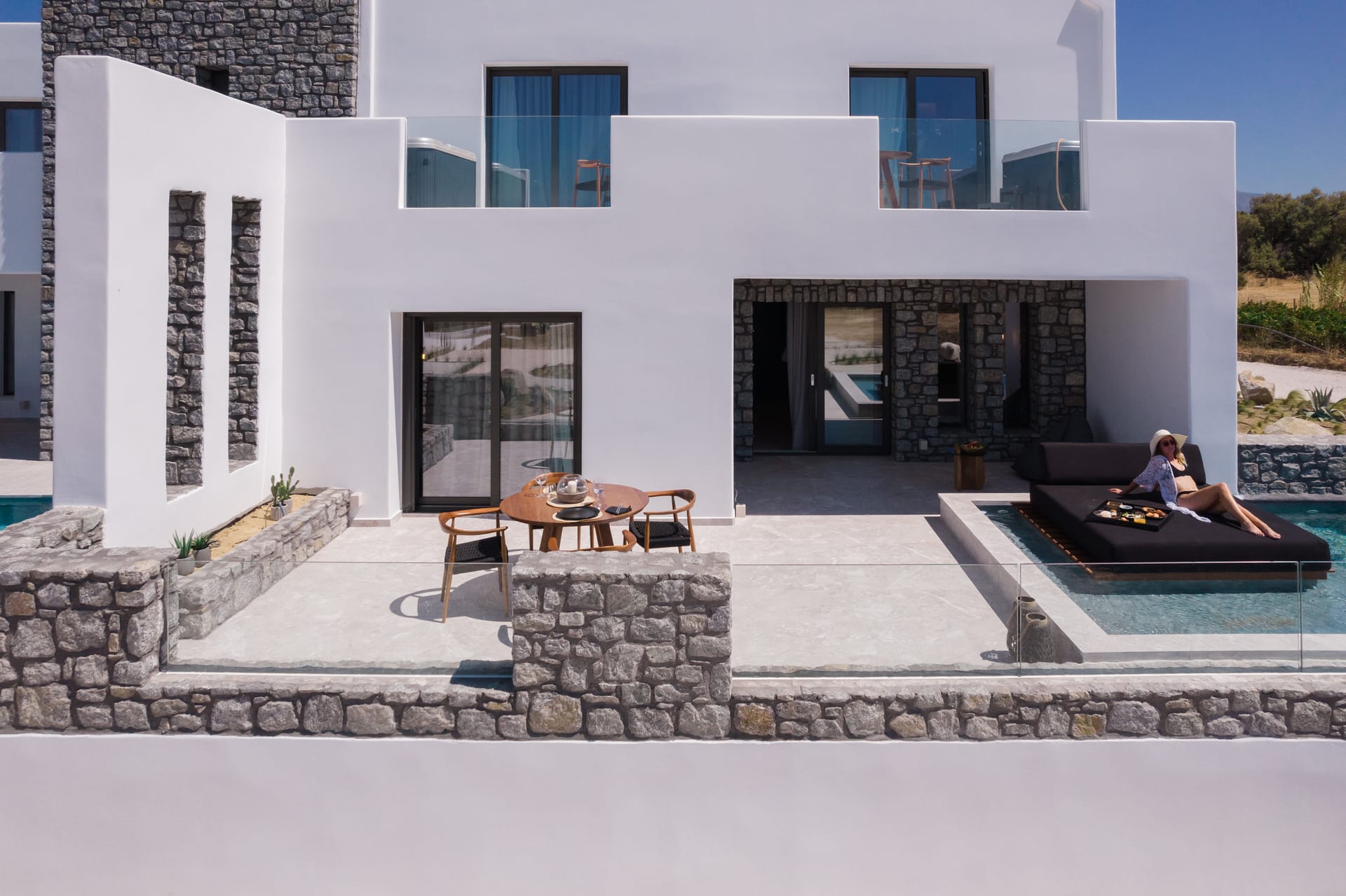 Milestones Naxos - TWOBDR - 17