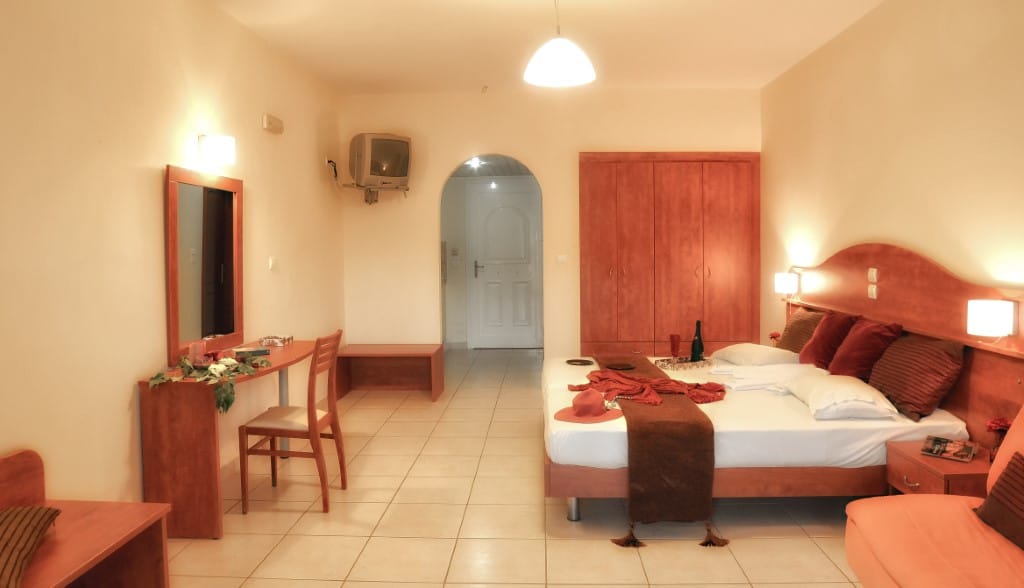 Belussi Beach Hotel & Suites - 1BED - 3