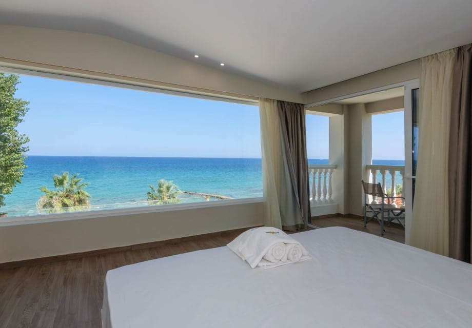 Deluxe Suite With Panoramic Sea View