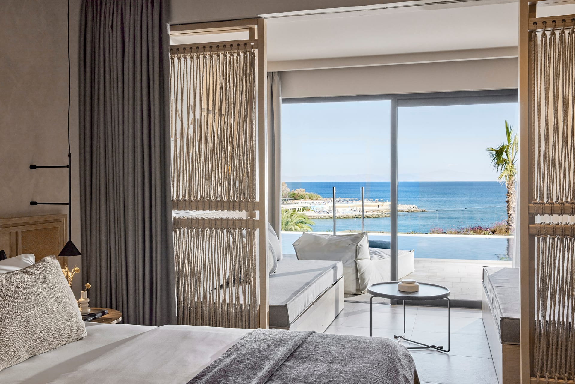 Junior suite with Sea View & Swim Up Pool