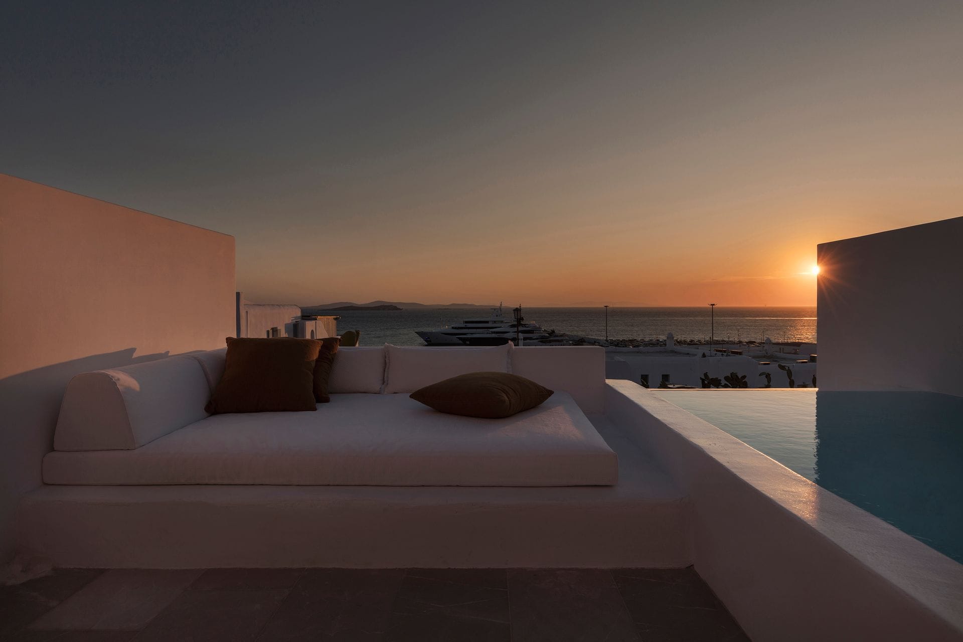 Honeymoon Suite with outdoor Jet Tub sea view