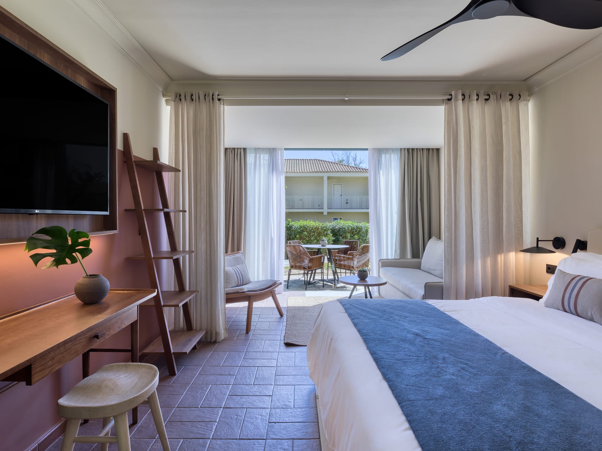 Grand Tropical Cozy Suite