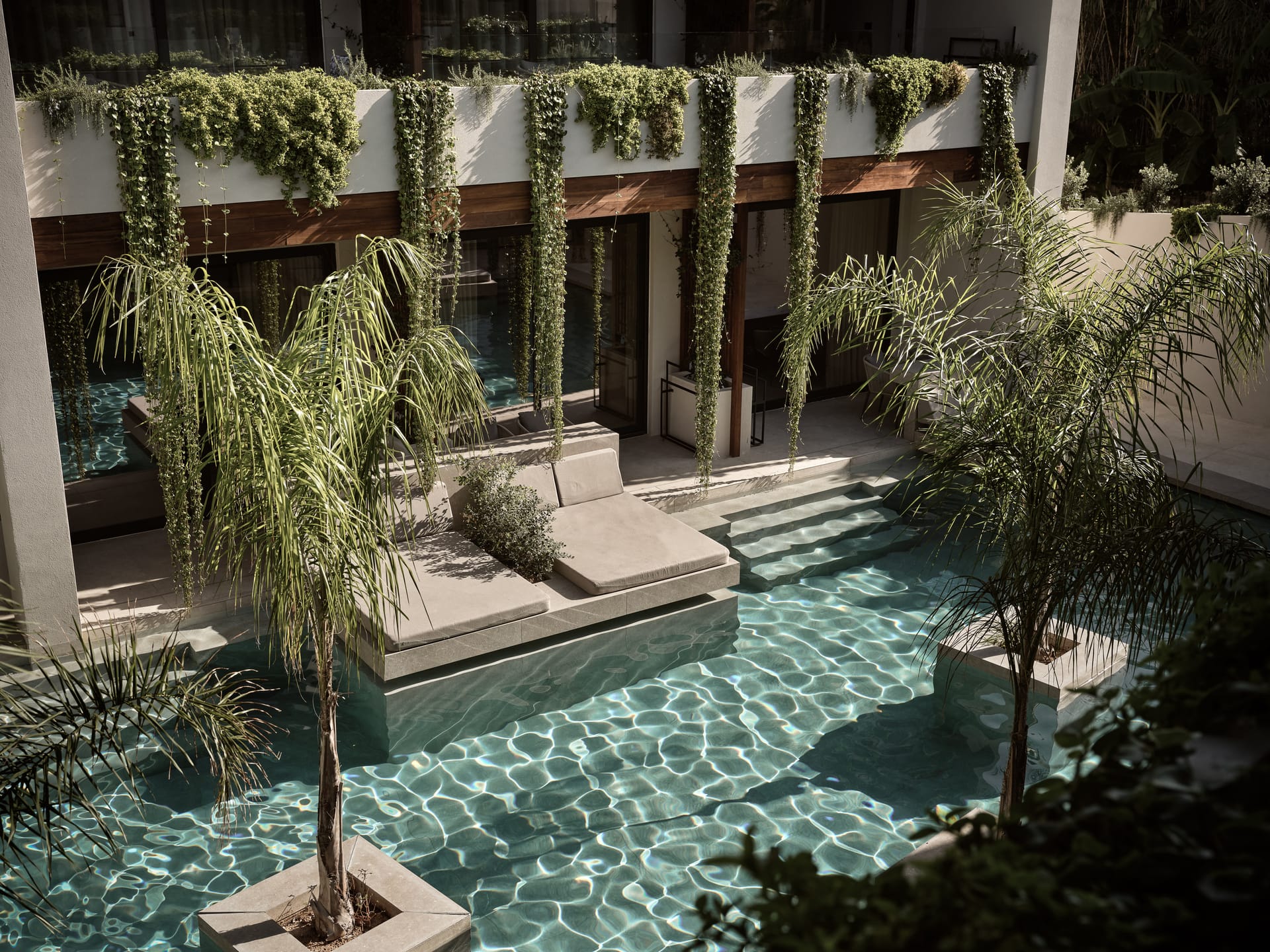 Friends & Family Swim Up Suite up to 5