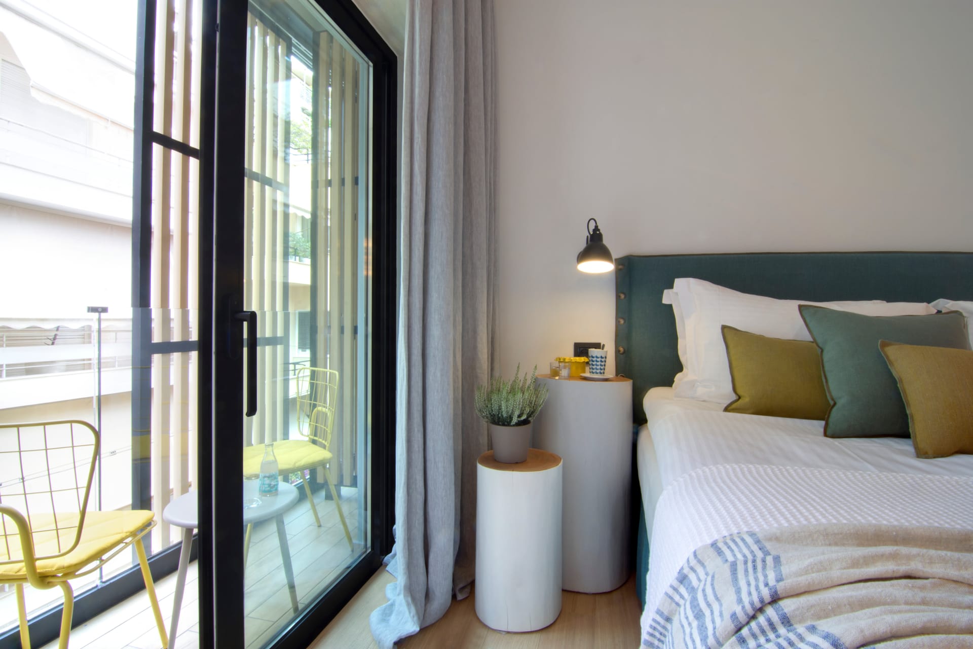 Peer Balcony Room