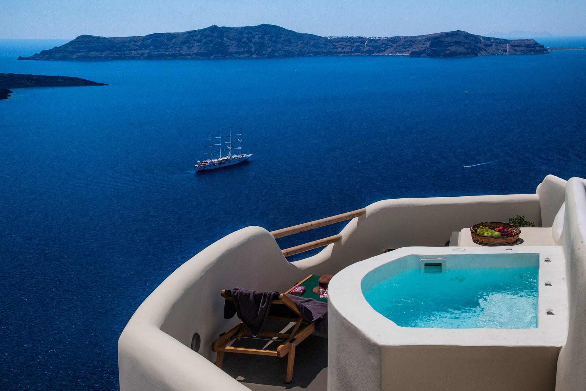 Superior Hot Tub Suite