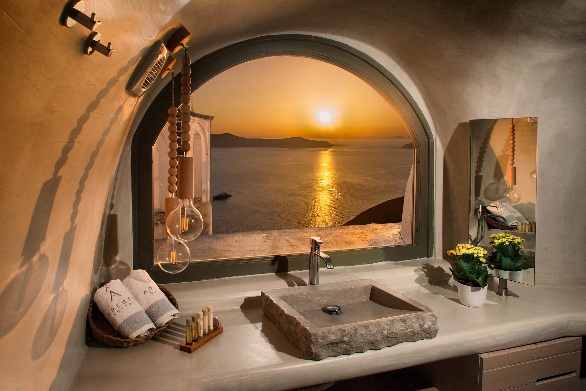 Honeymoon Hot Tub Suite
