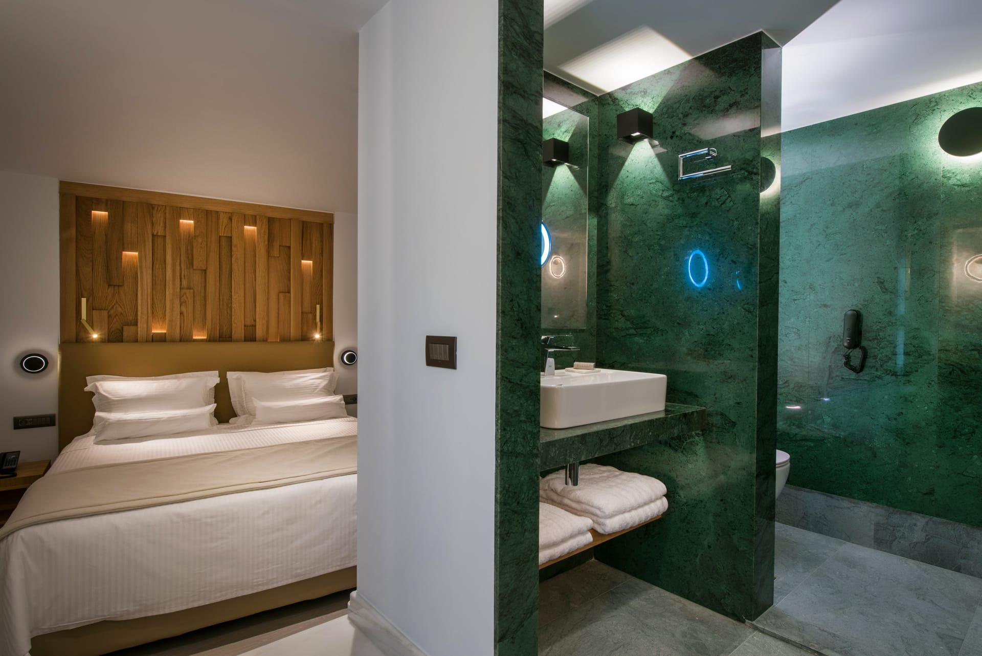 Avant Garde Room