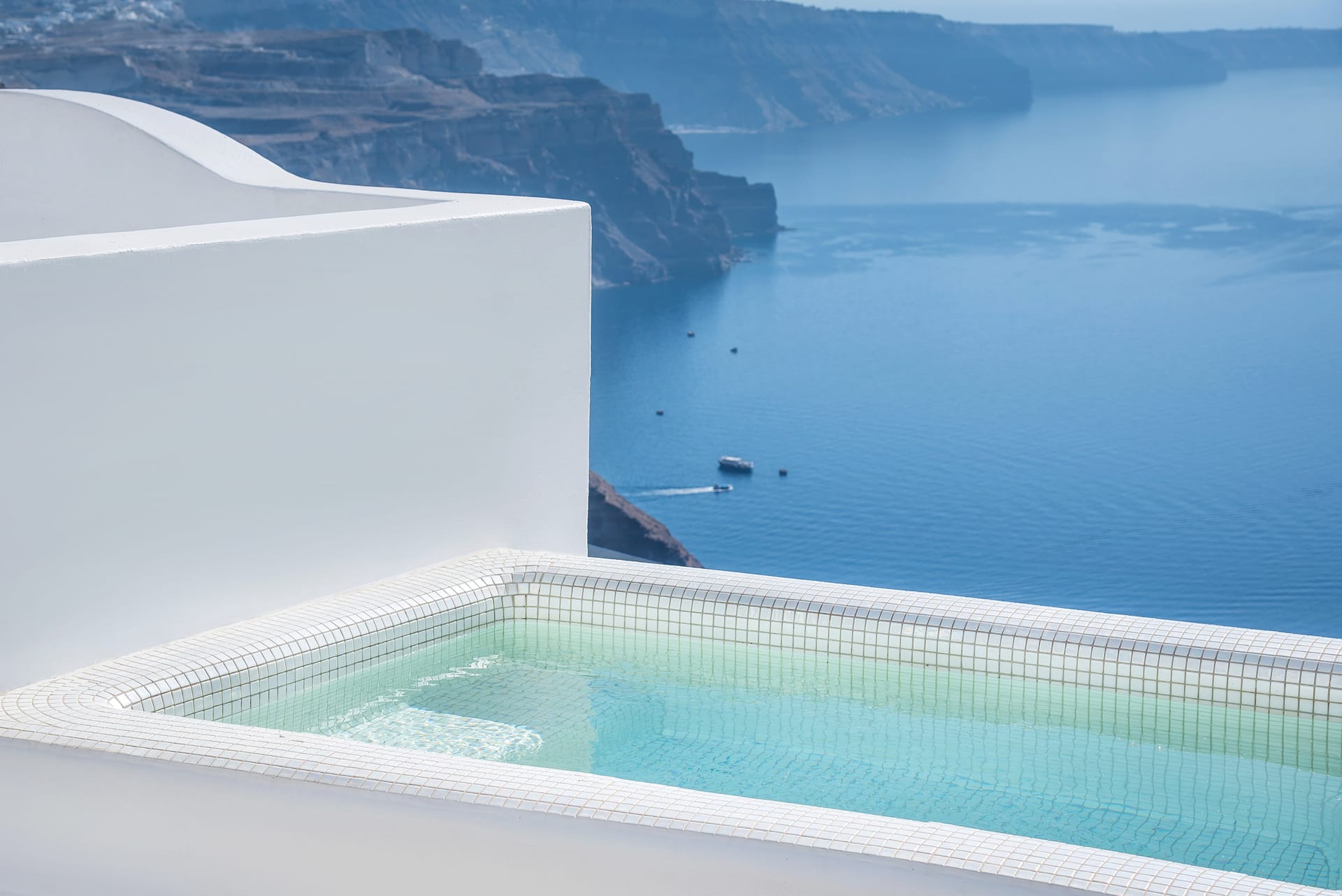SUPERIOR SUITE – Panoramic Caldera & Volcano Sea View – Private Terrace with Outdoor Tub