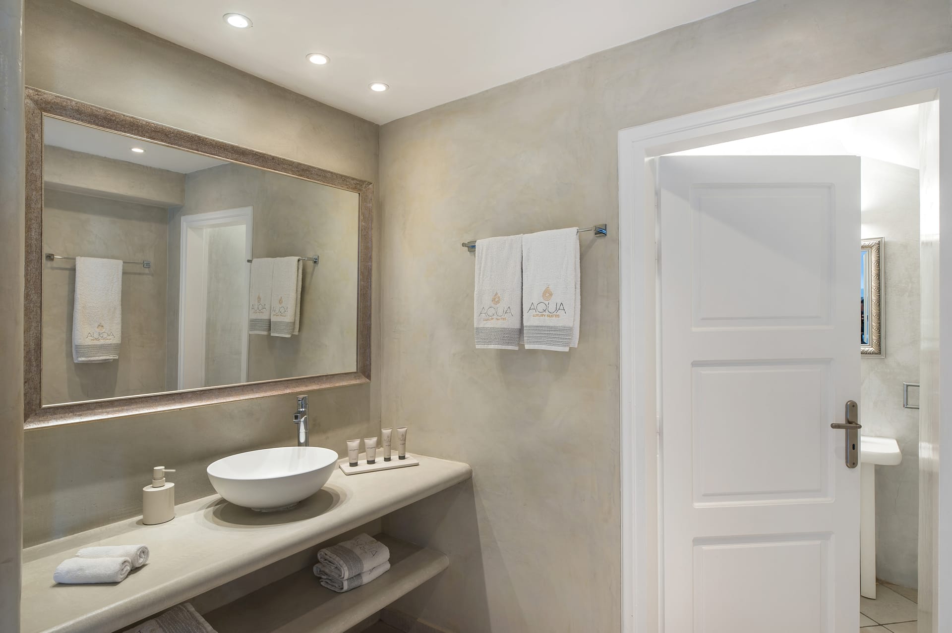 Aqua Luxury Suites Santorini - GRAND - 8