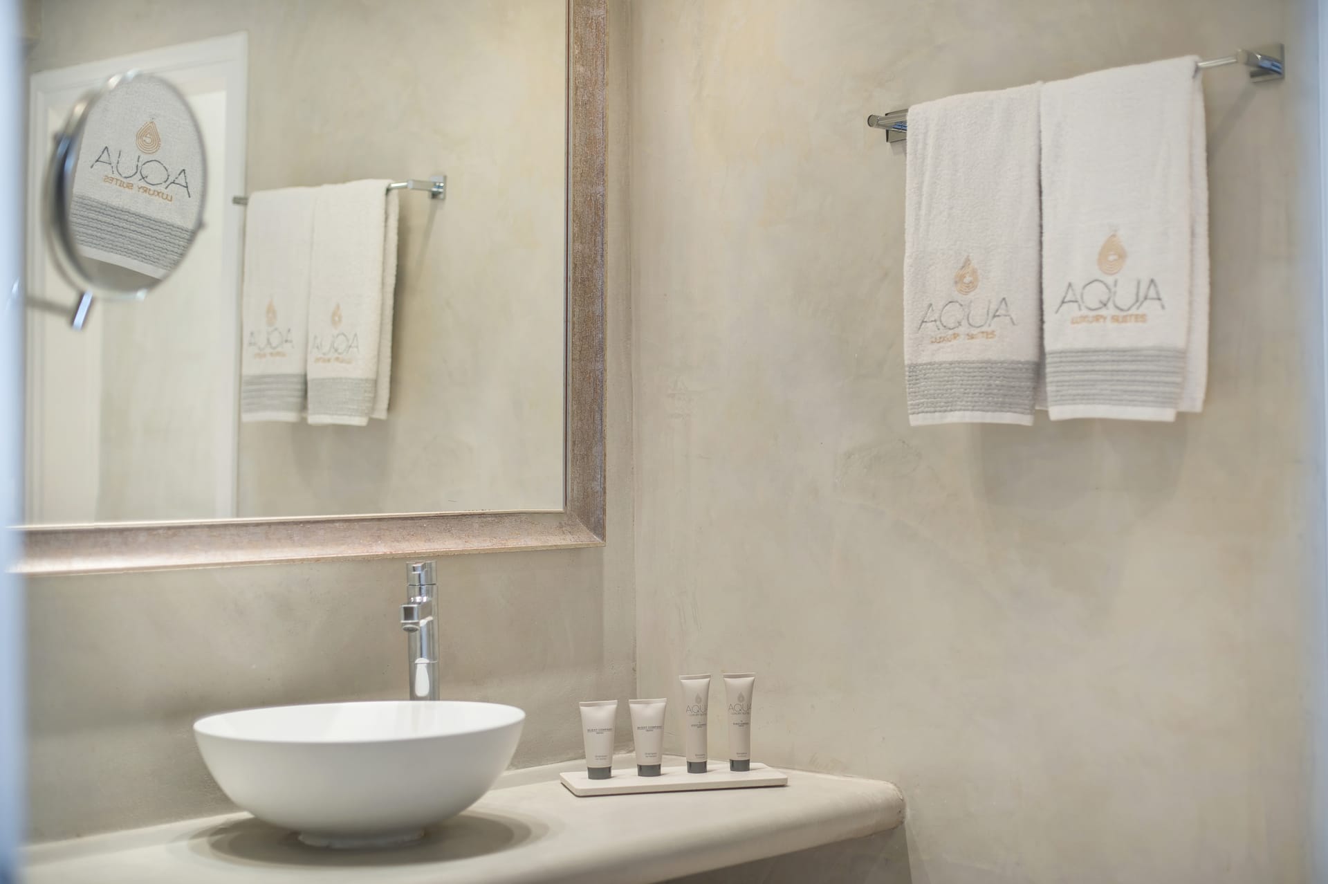 Aqua Luxury Suites Santorini - GRAND - 9