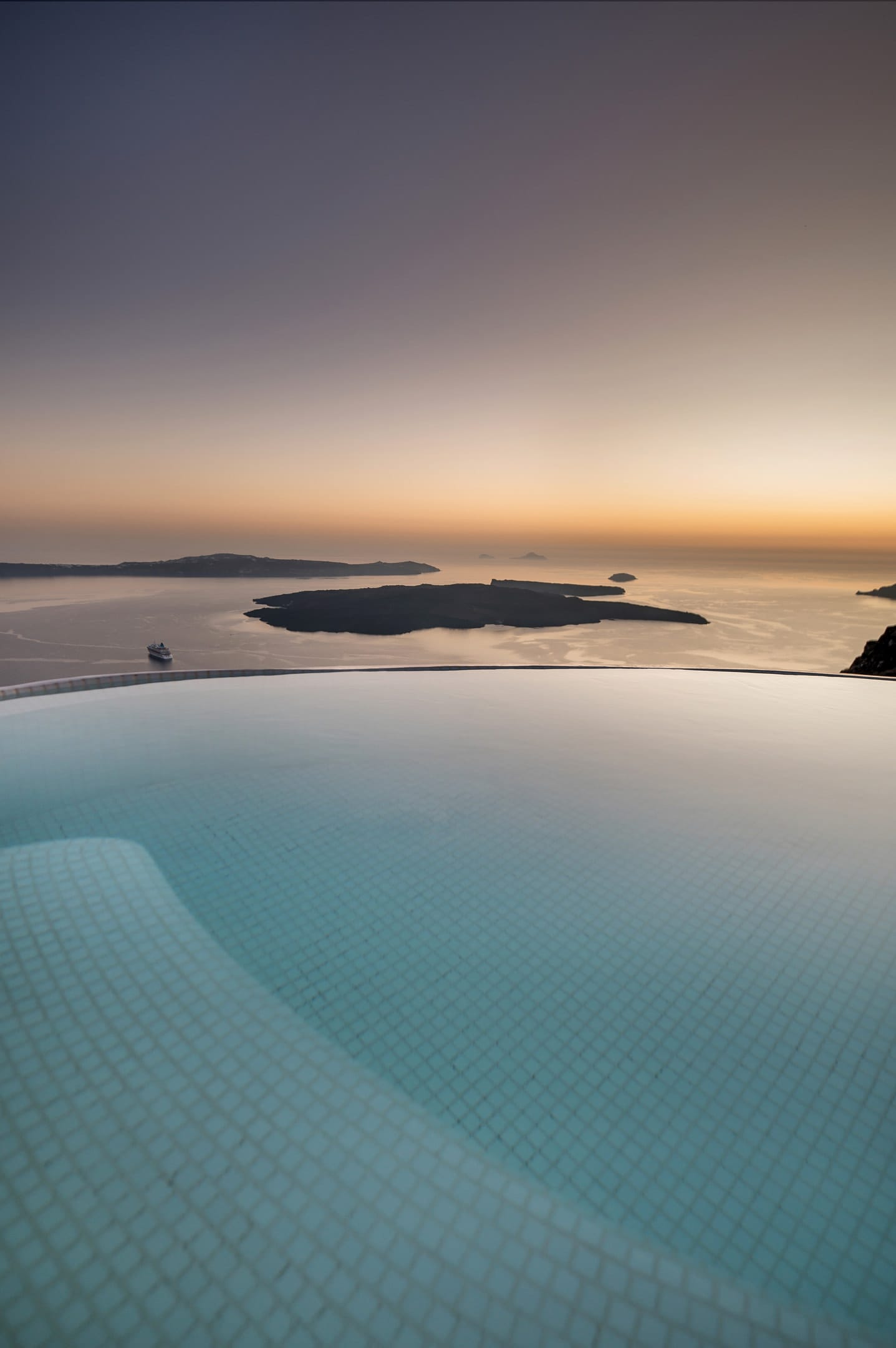 Aqua Luxury Suites Santorini - GRAND - 5