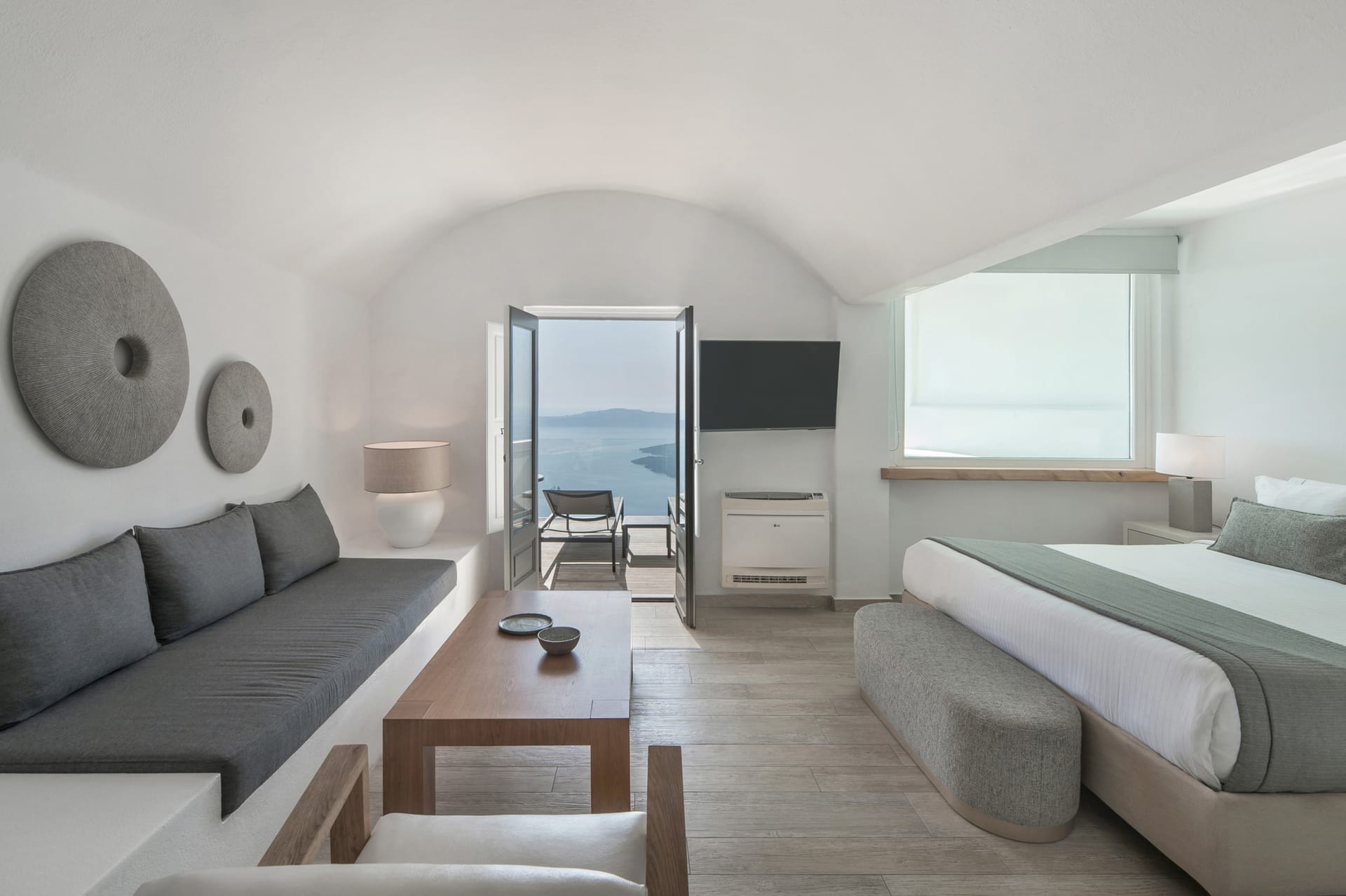 Aqua Luxury Suites Santorini - HONEYM - 10