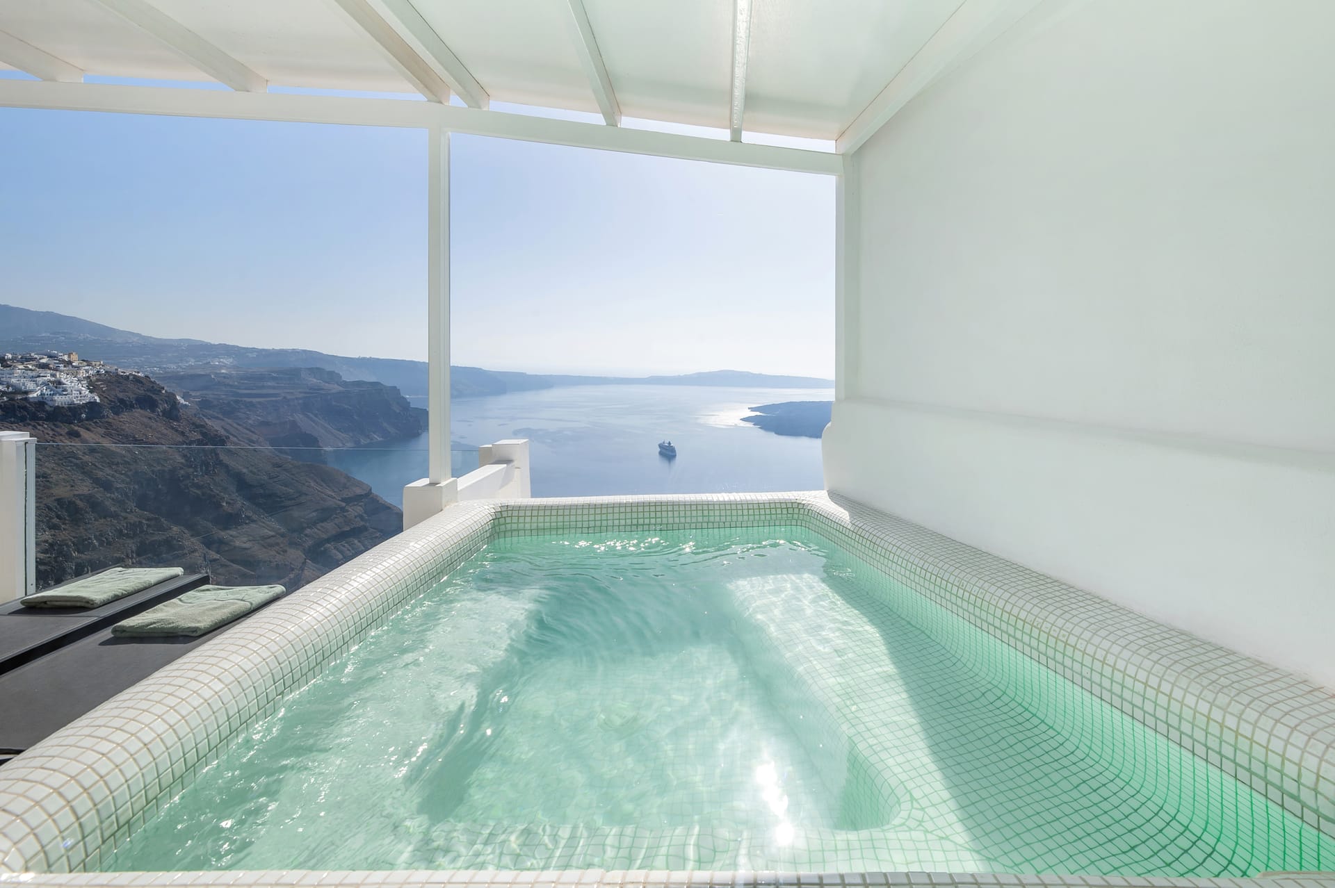 Aqua Luxury Suites Santorini - HONEYM - 3